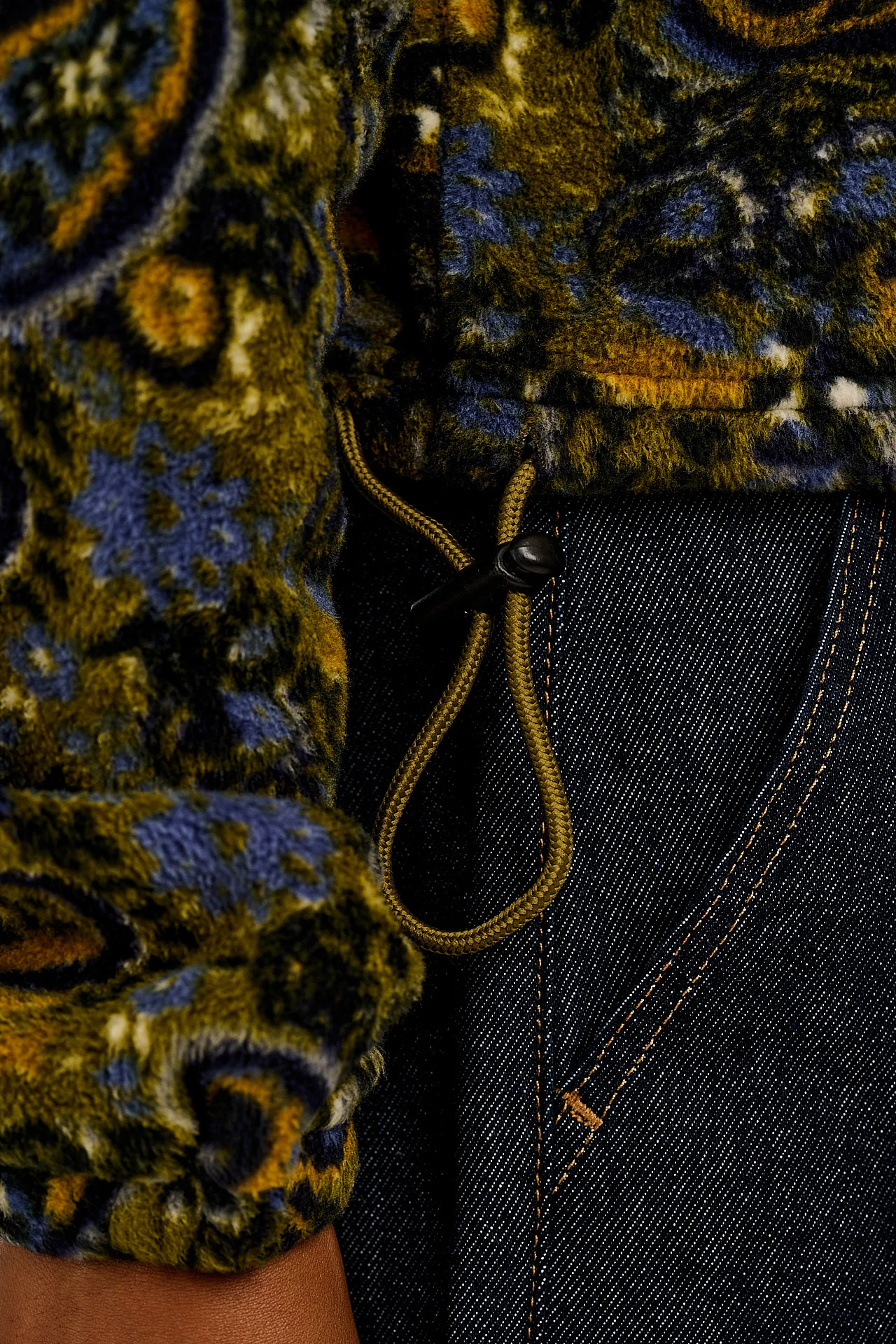 Blake - Cropped Polar Fleece in Grunge Paisley Print