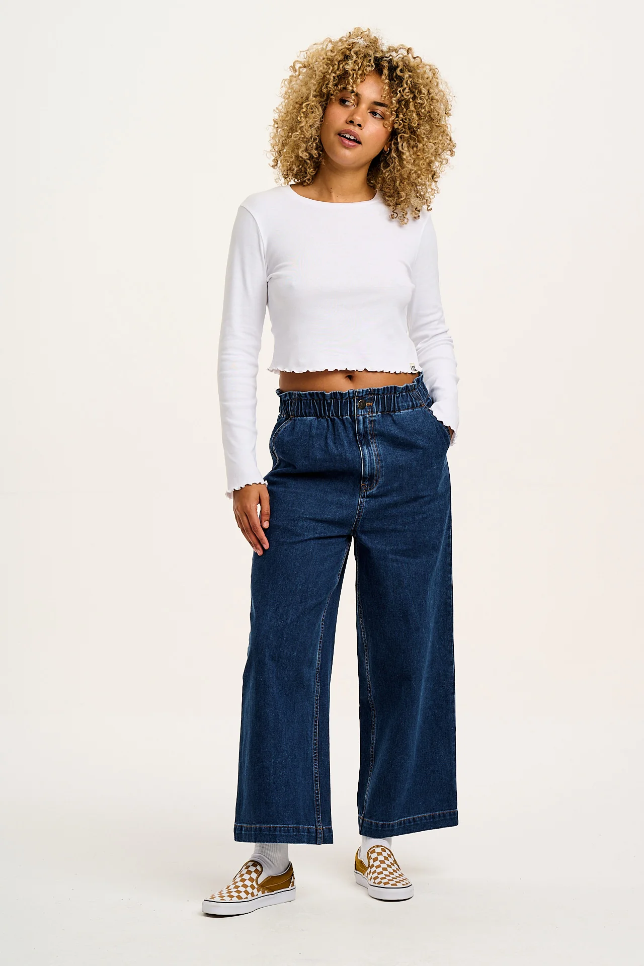 Hansel - Long Sleeve Cotton Crop Top in White