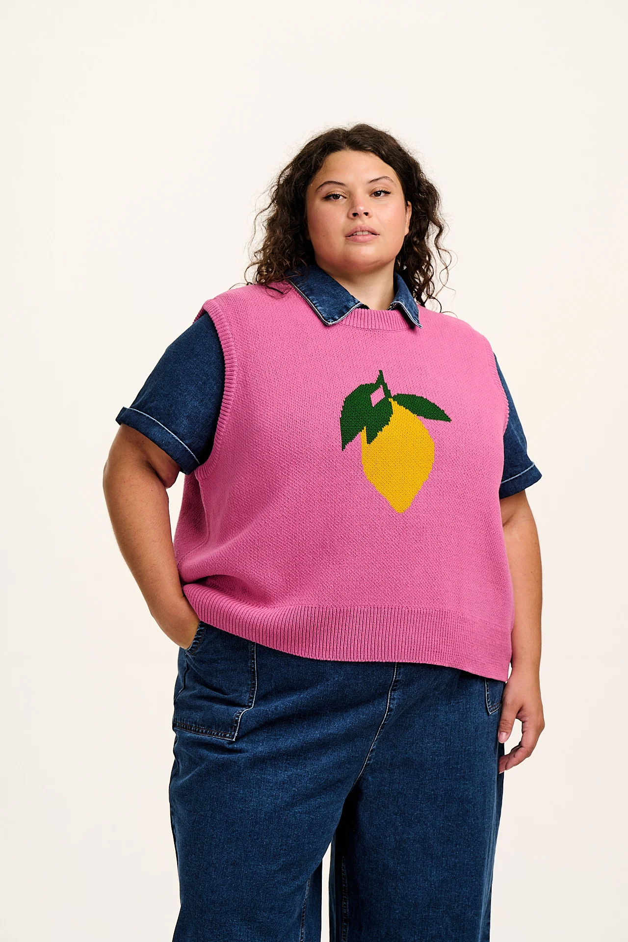 Saffle - Knitted Sweater Vest in Pink with Lemon