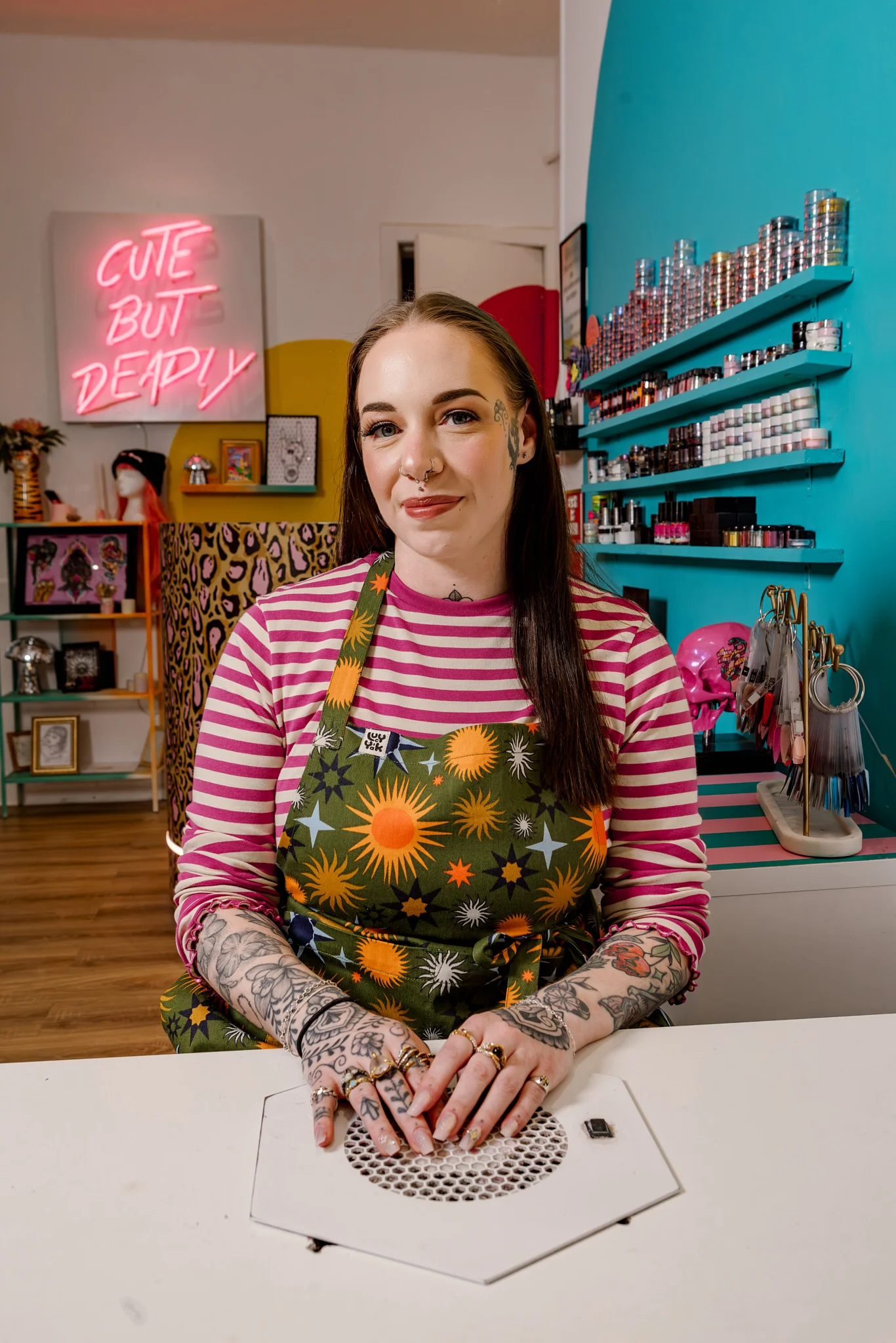 Amaia - Midweight Cotton Apron in Green Ember Print