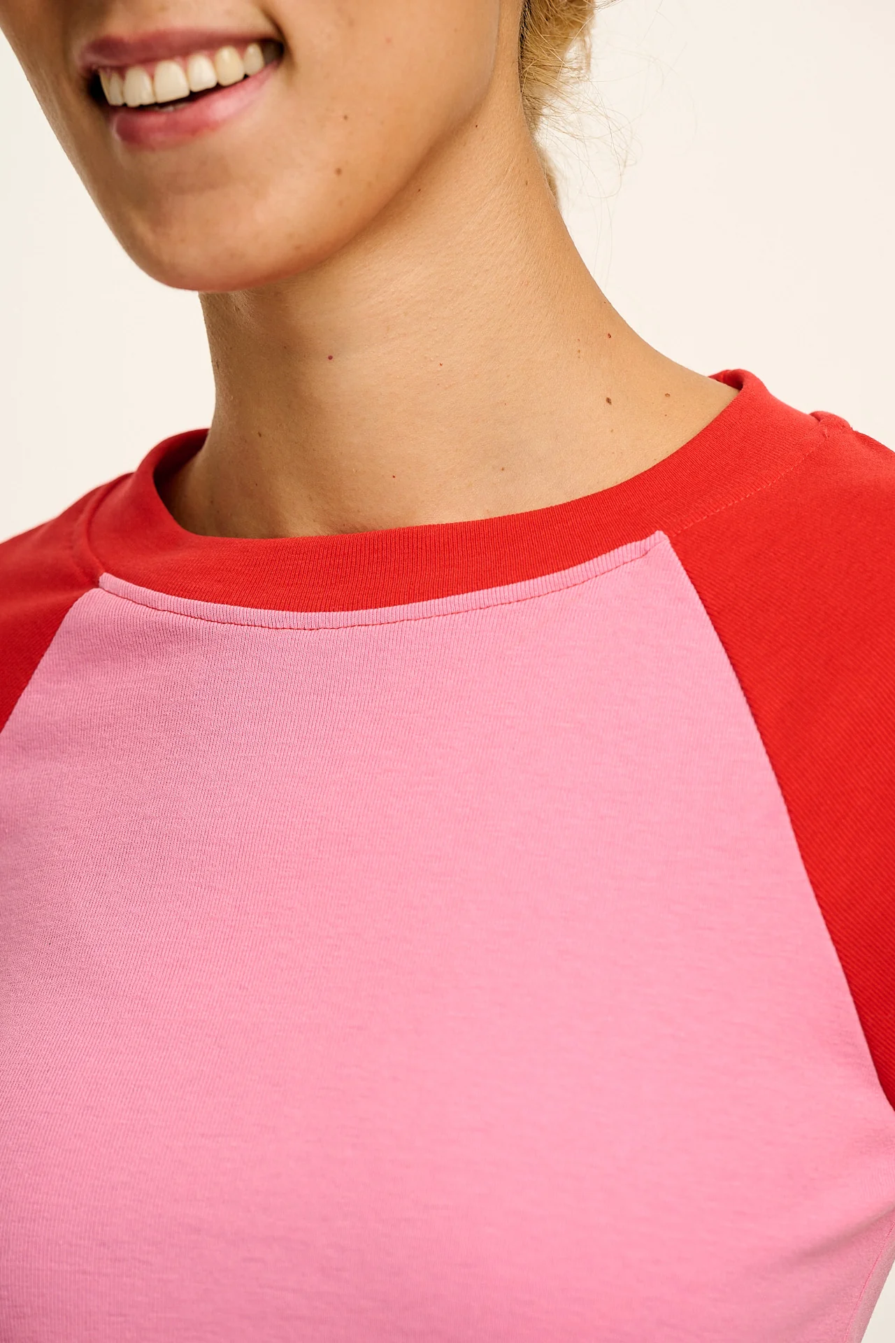 Avi - Long Sleeve Raglan Tee in Pink & Red