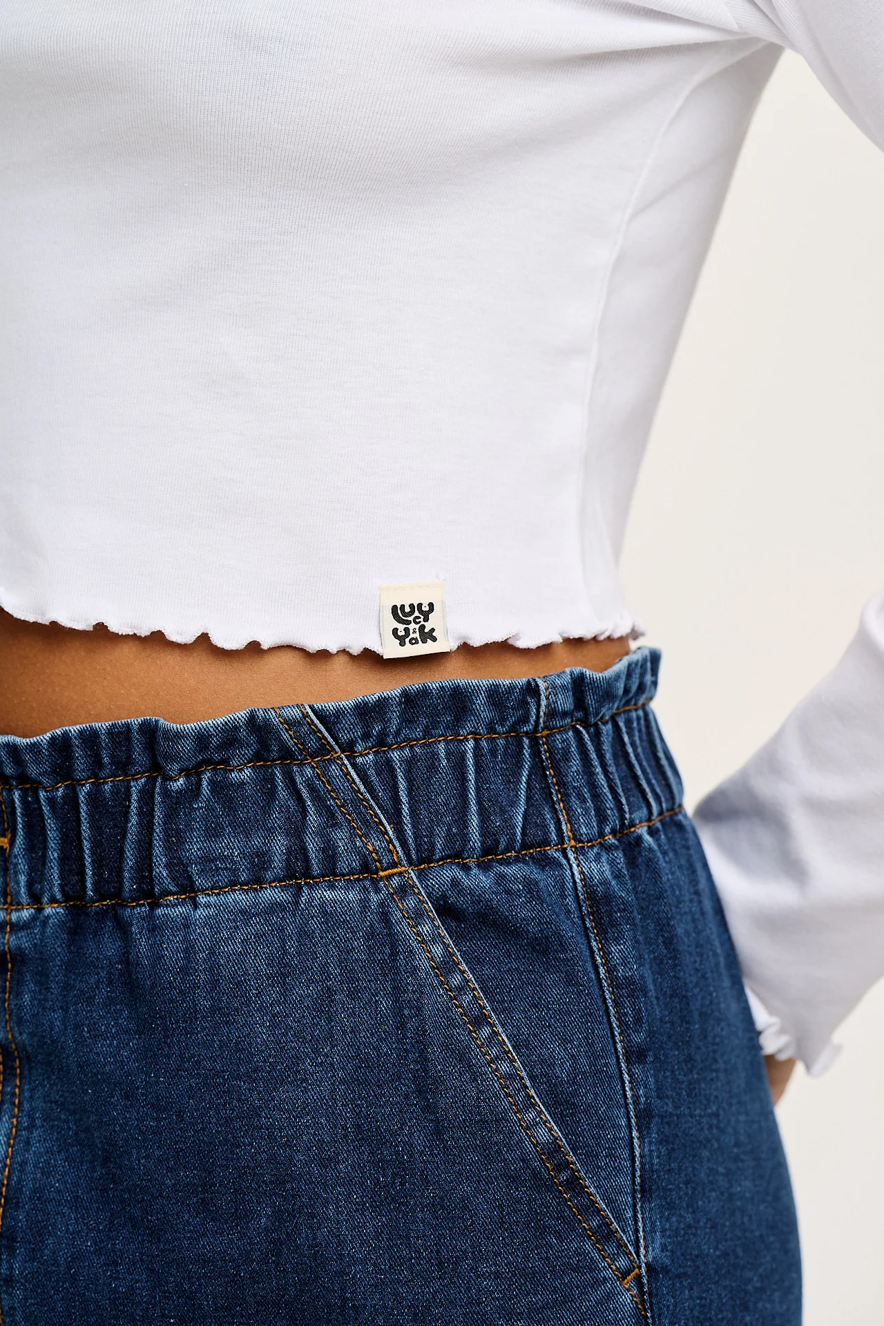 Hansel - Long Sleeve Cotton Crop Top in White