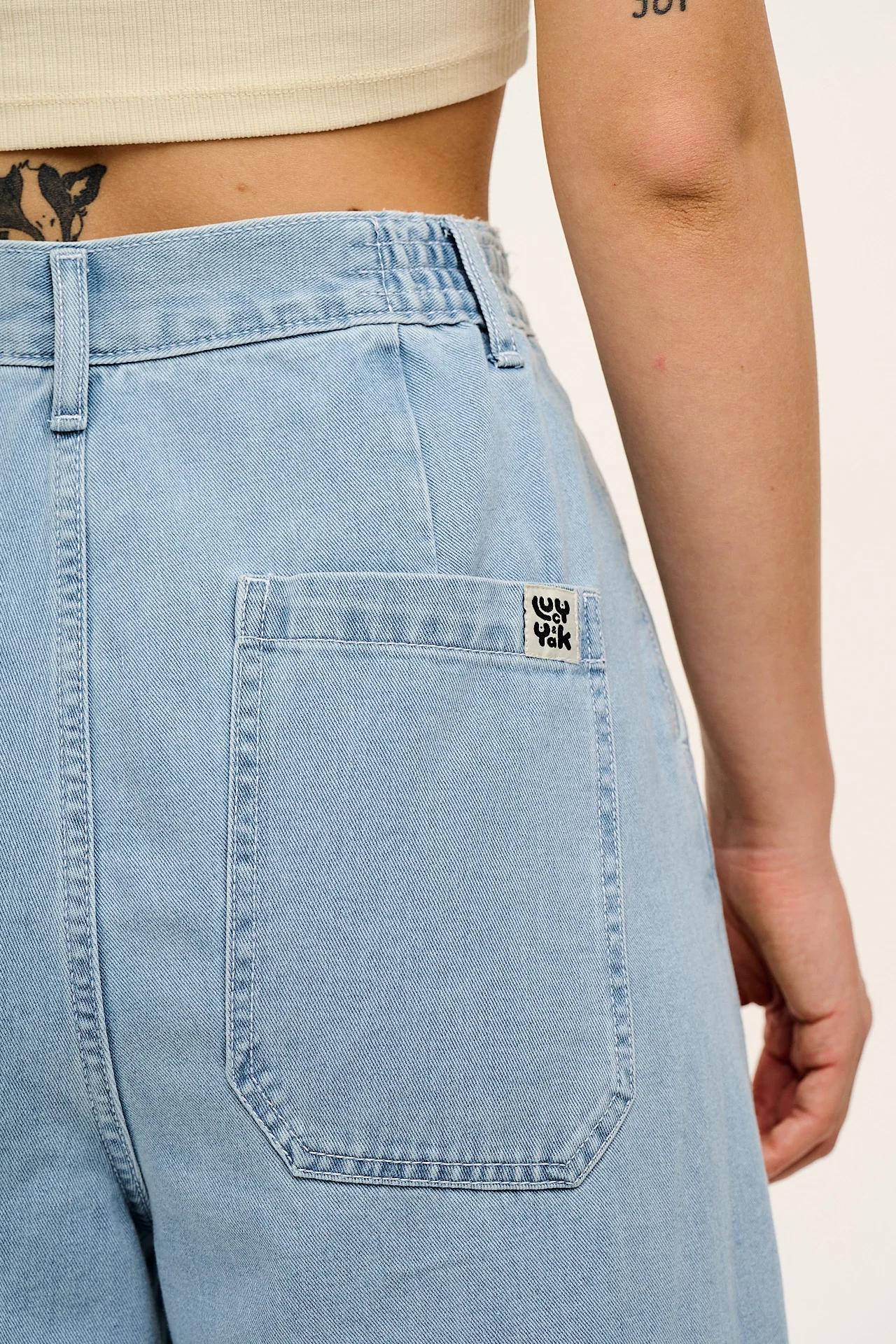 Cole - Wide Leg Denim Jeans in Light Wash Blue