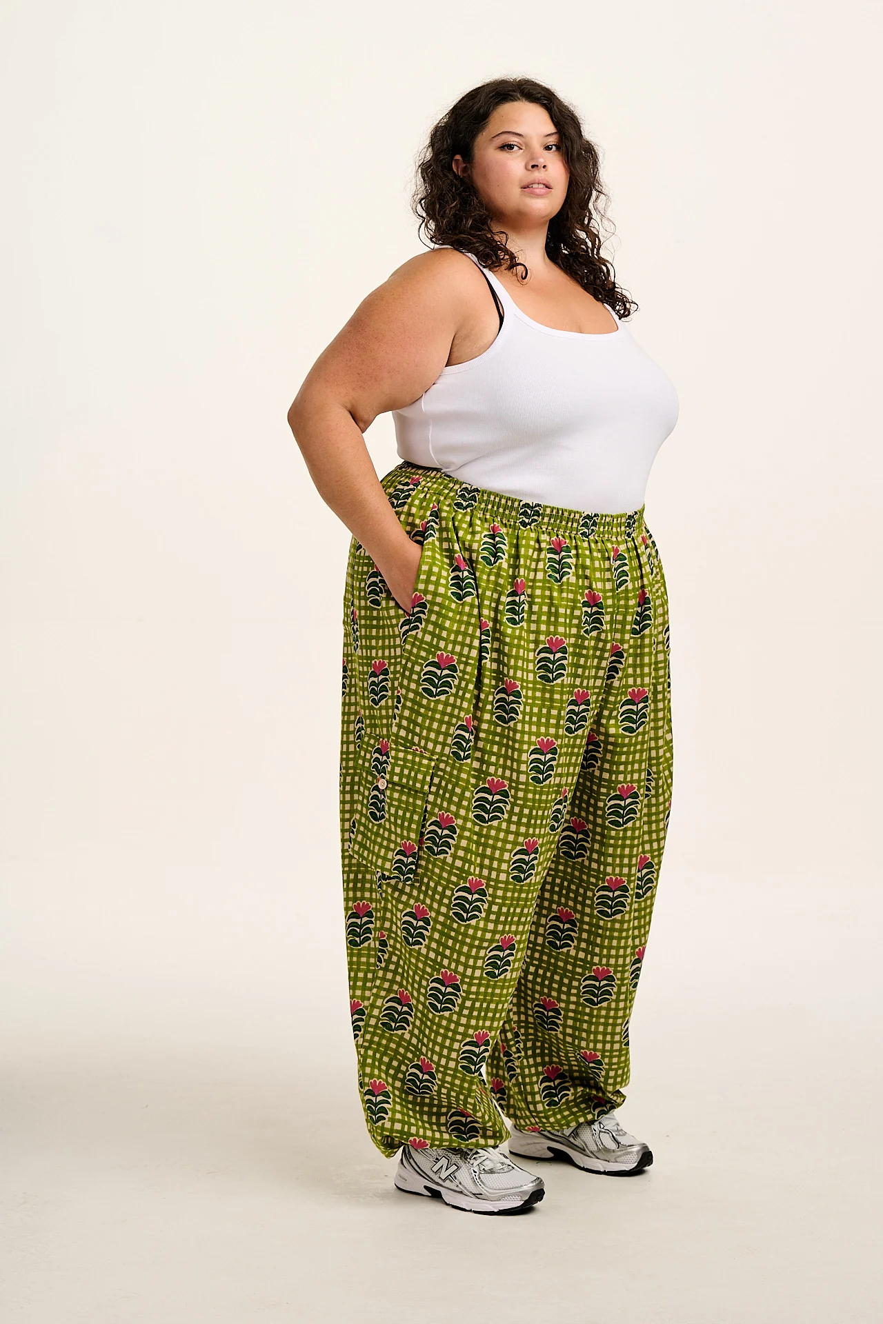 Rumi - Cotton & Linen Barrel Trousers in Blooming Green Checkerboard