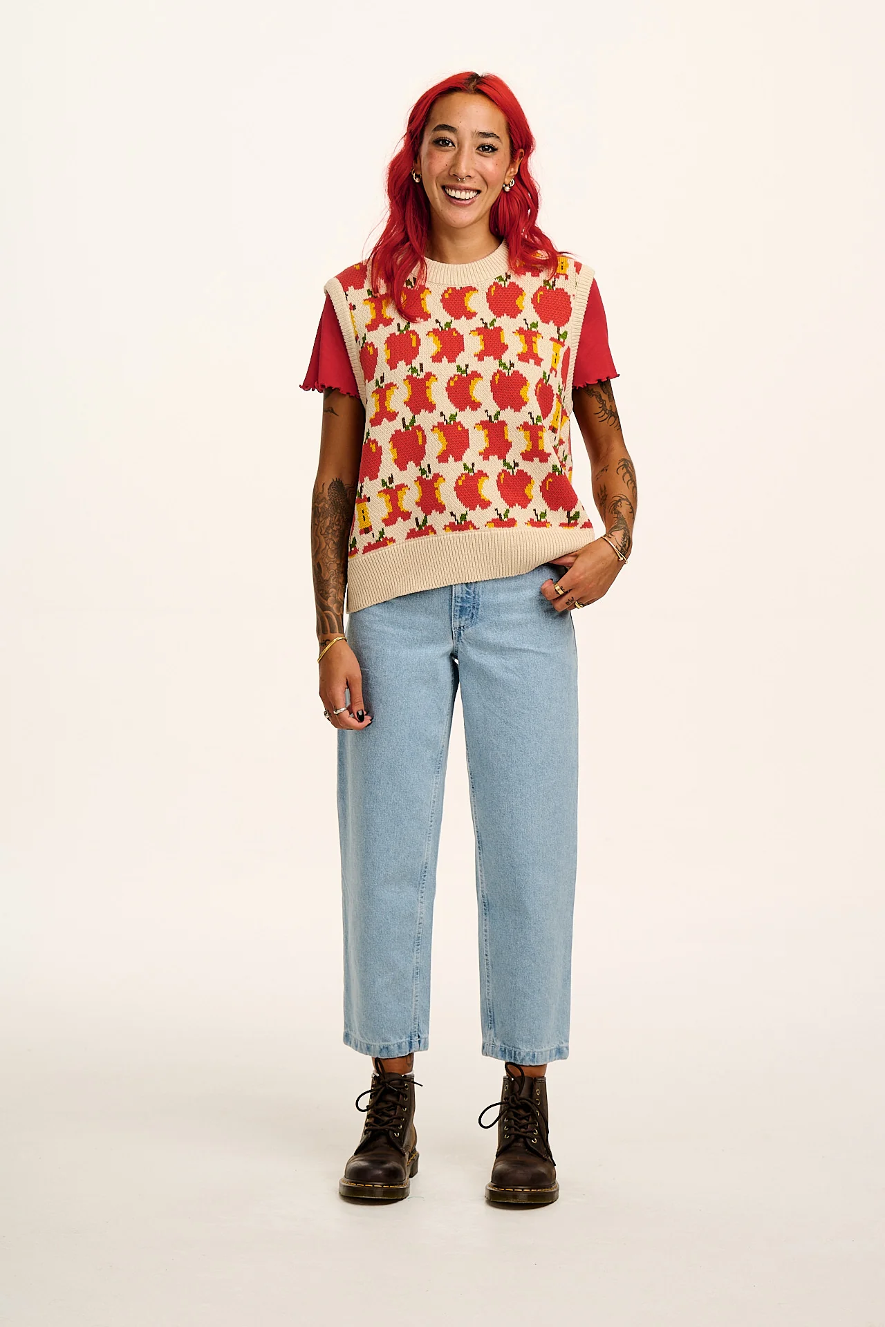 Saffle - Knitted Sweater Vest in Red Apples