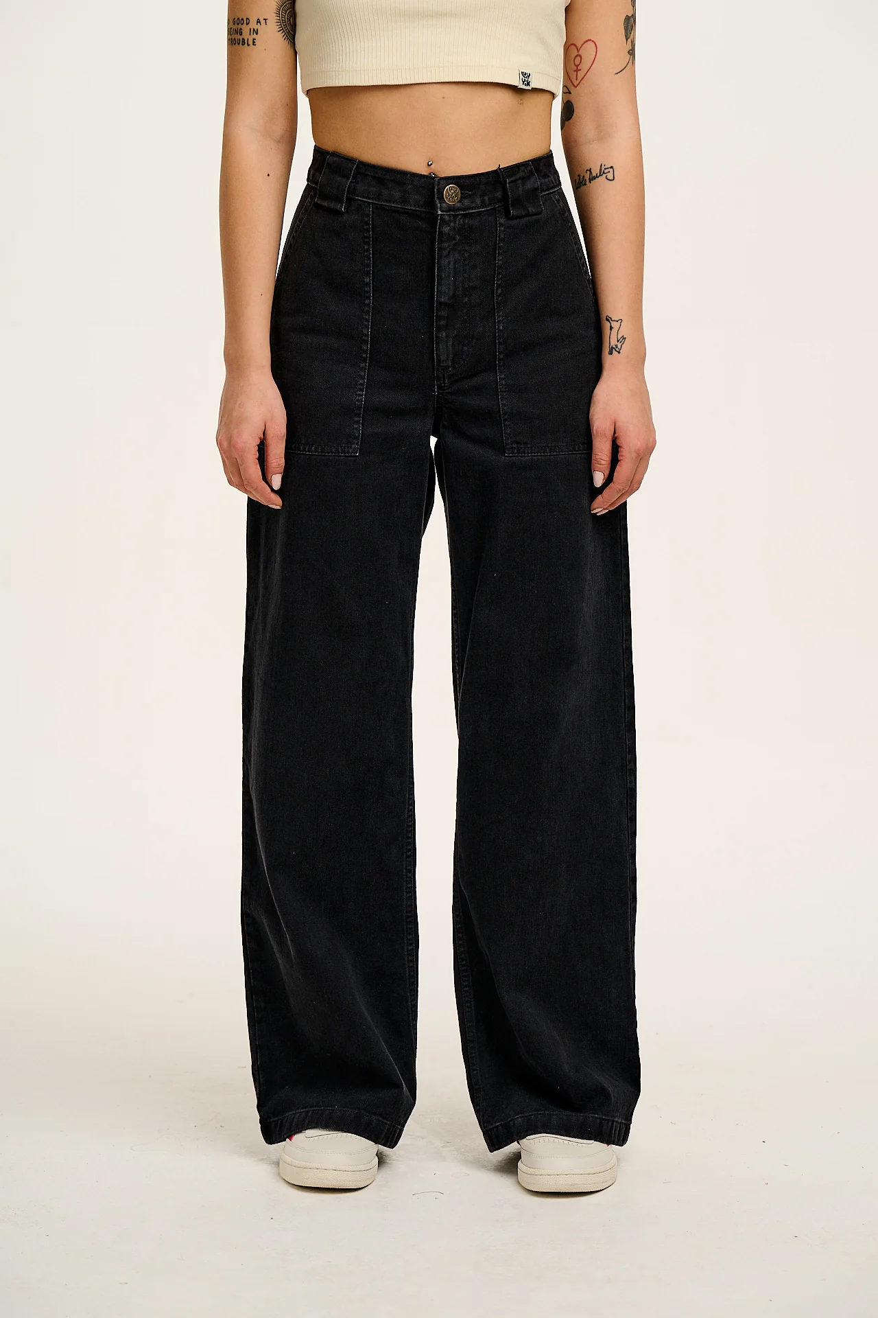 Delores - Wide Leg Denim Jeans in Washed Black