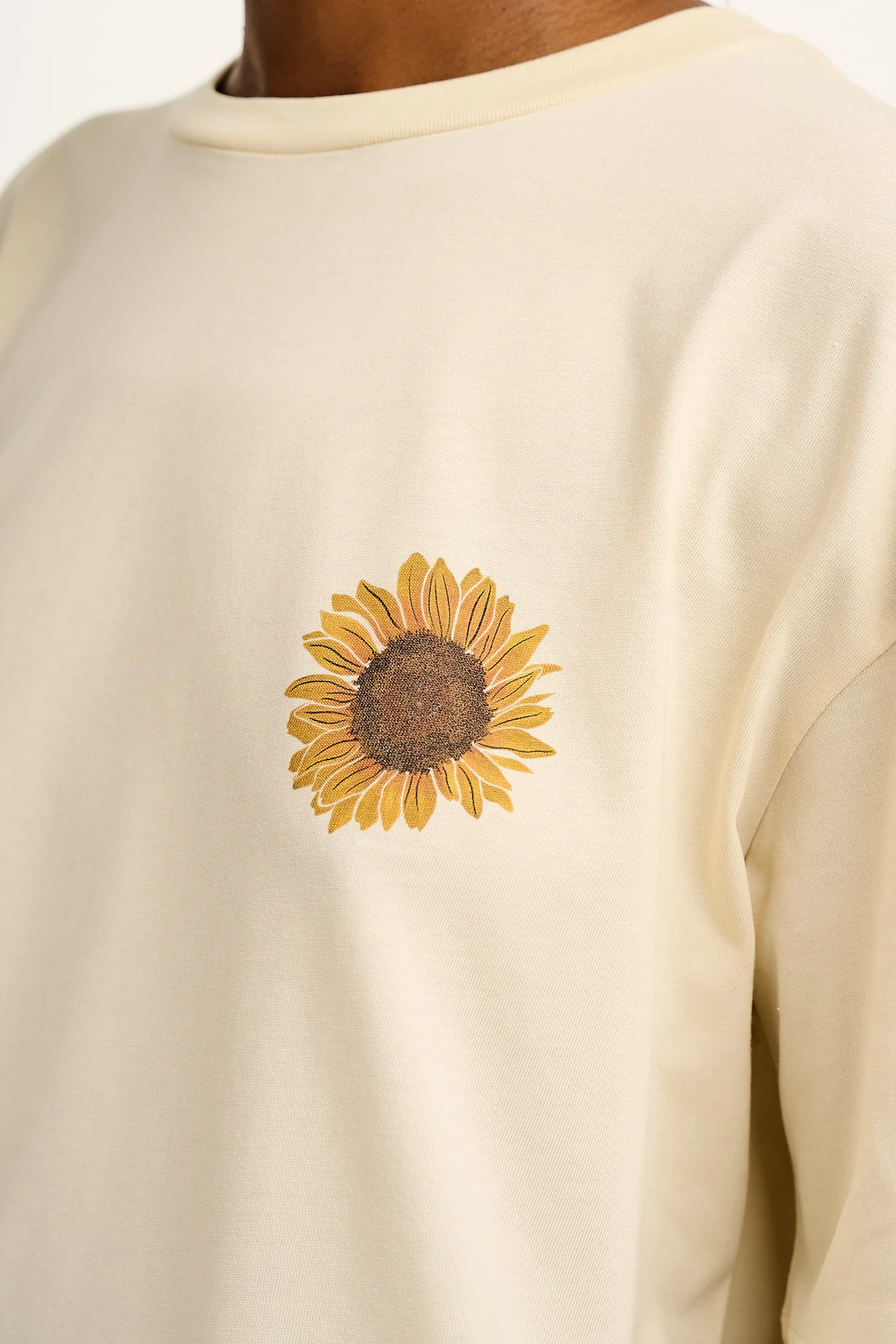 Benny - Organic Cotton Tee in Ecru with Logo Sunflower Print
