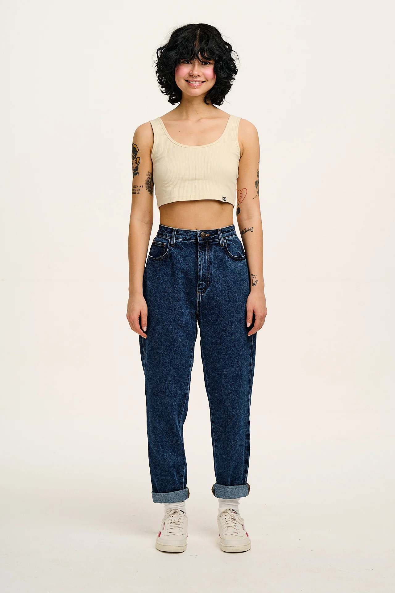 Dana - Mom Denim Jeans in Mid Wash Blue