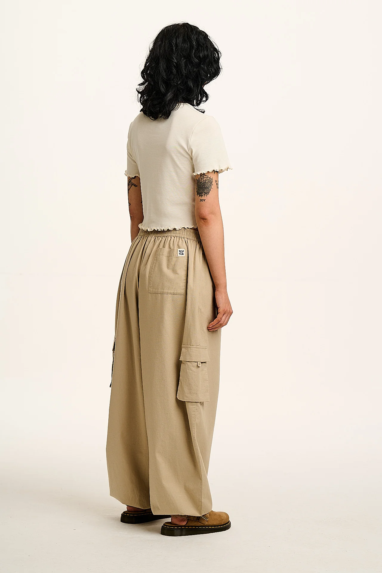 Greta - Cropped Cotton Top in Grow with the Flow Print