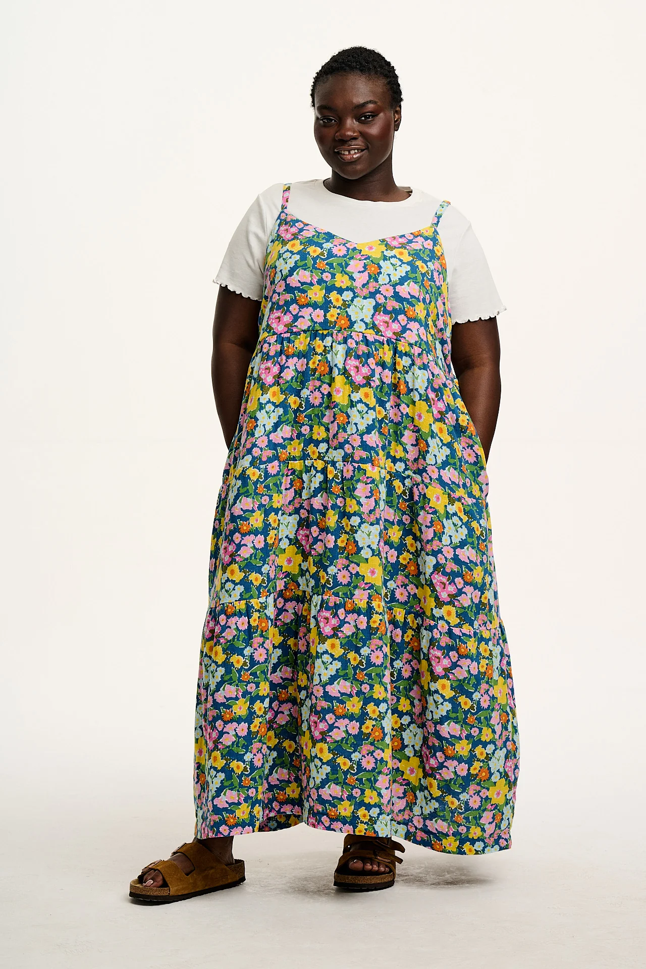 Mable - Maxi Dress in Island Blooms Scribbled Floral Print