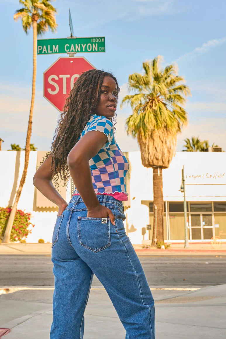 Drew - Cropped Straight Leg Denim Jeans in Mid Wash Blue