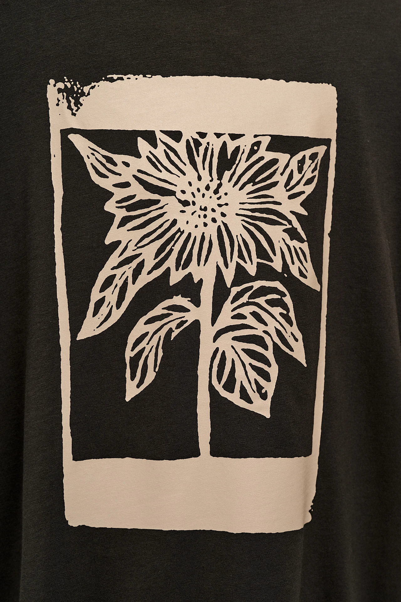 Murat - Oversized Cotton Long Sleeve Tee in Black & White Sunflower Print