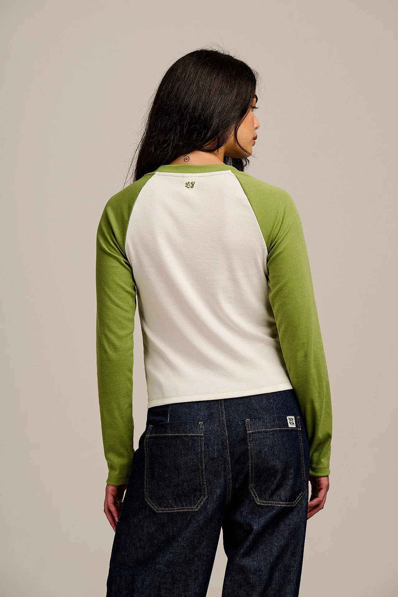 Avi - Long Sleeve Raglan Tee in Green & White