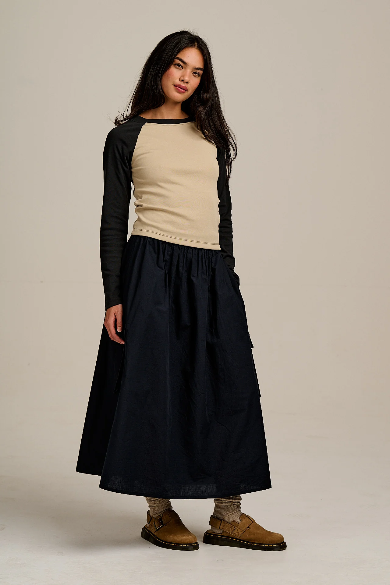 Avi - Long Sleeve Raglan Tee in Black & Beige