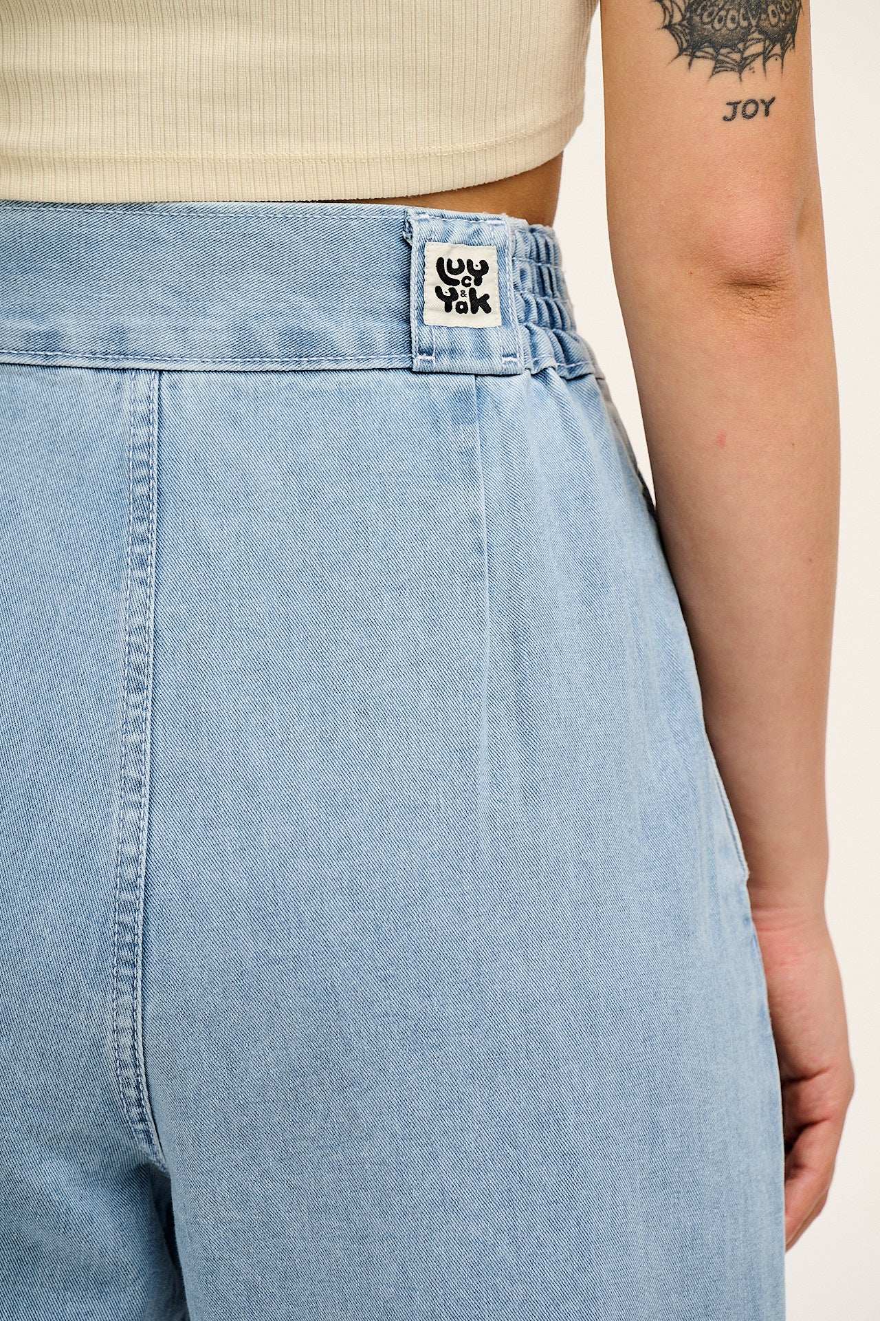 Addison - Denim Jeans in Light Wash Blue