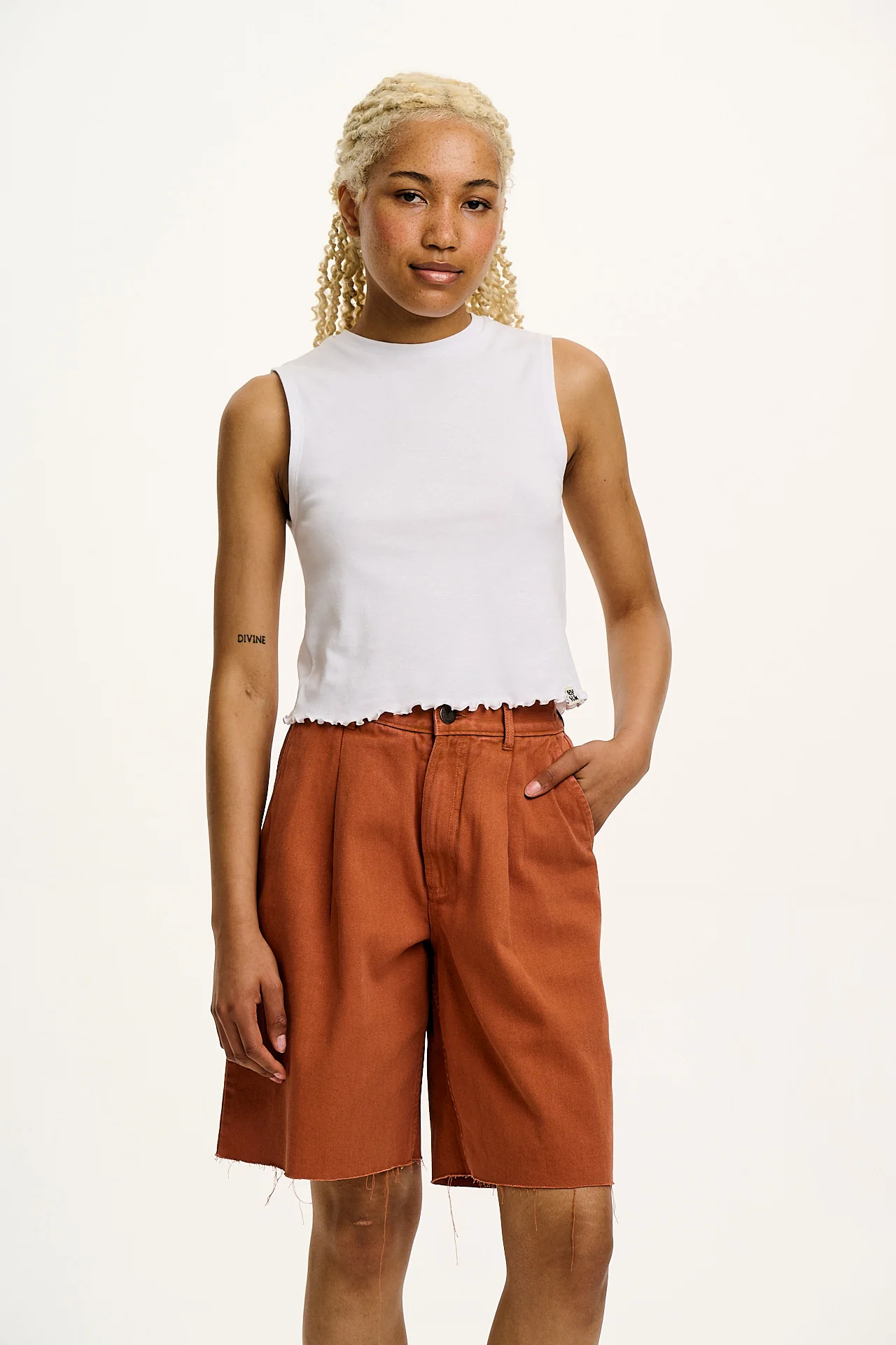 Etta - Sleeveless Cotton Tee in White