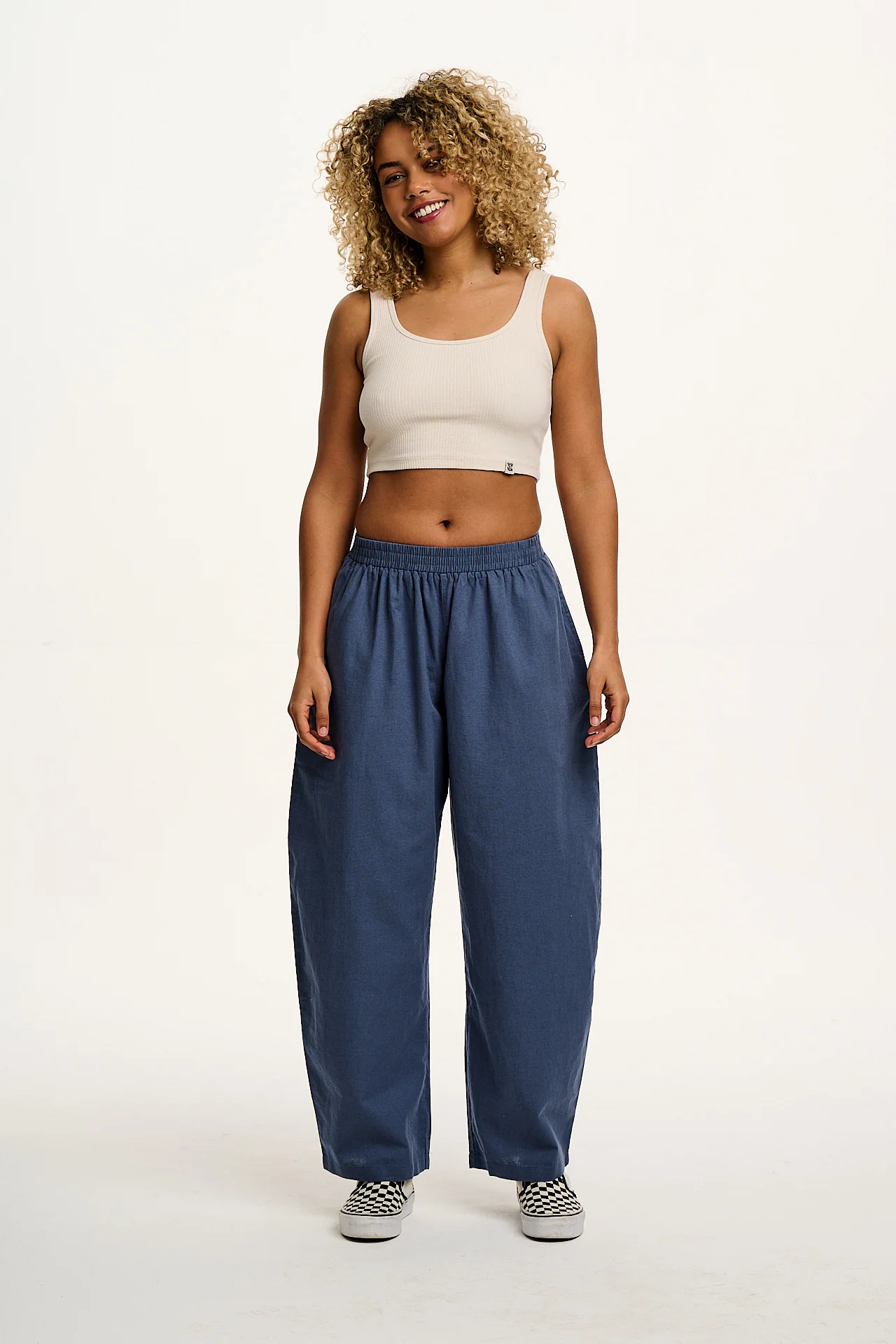 Freddie - Barrel Leg Cotton & Linen Trousers in Vintage Indigo