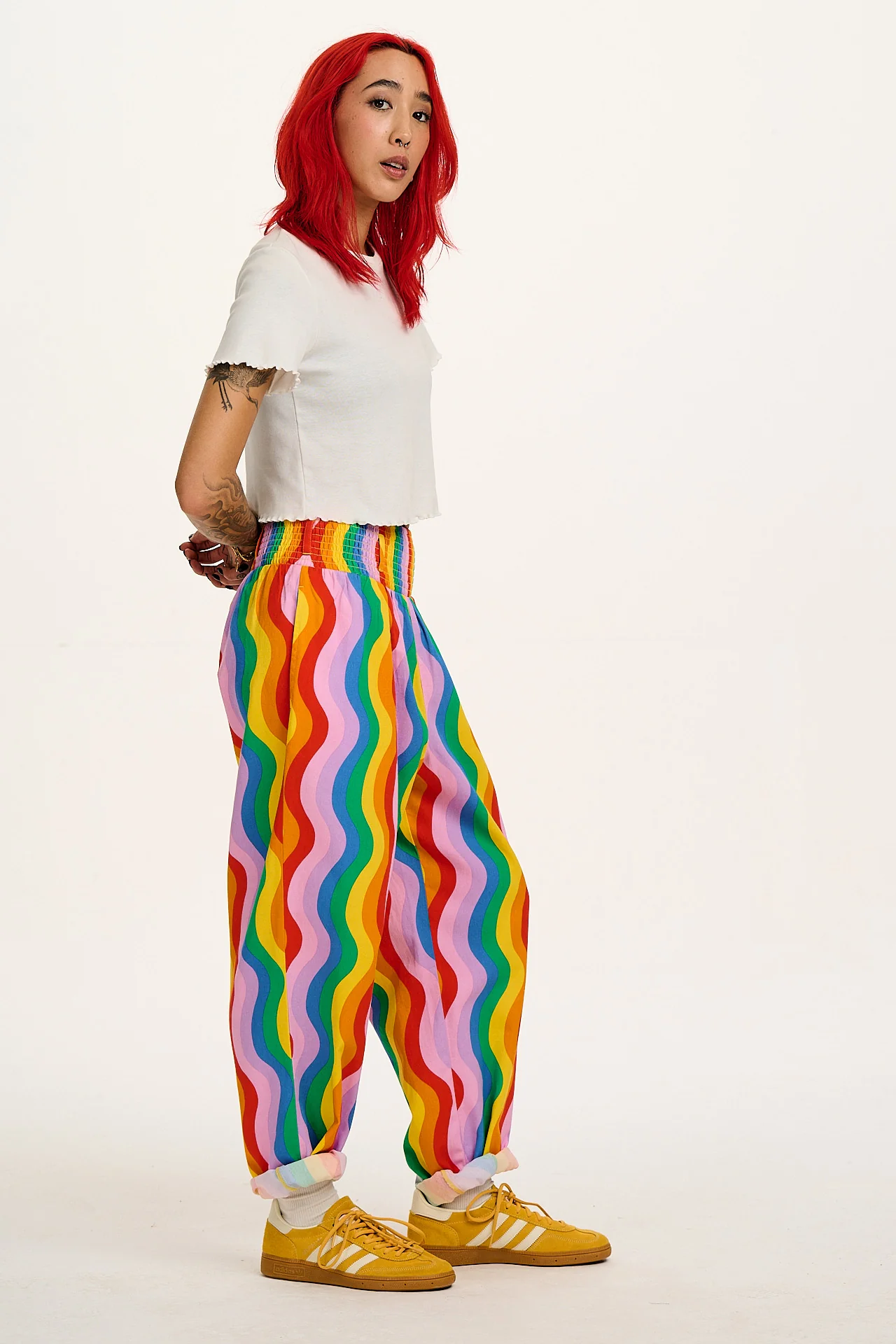Alexa - Cotton Trousers in Wavy Rainbow Print