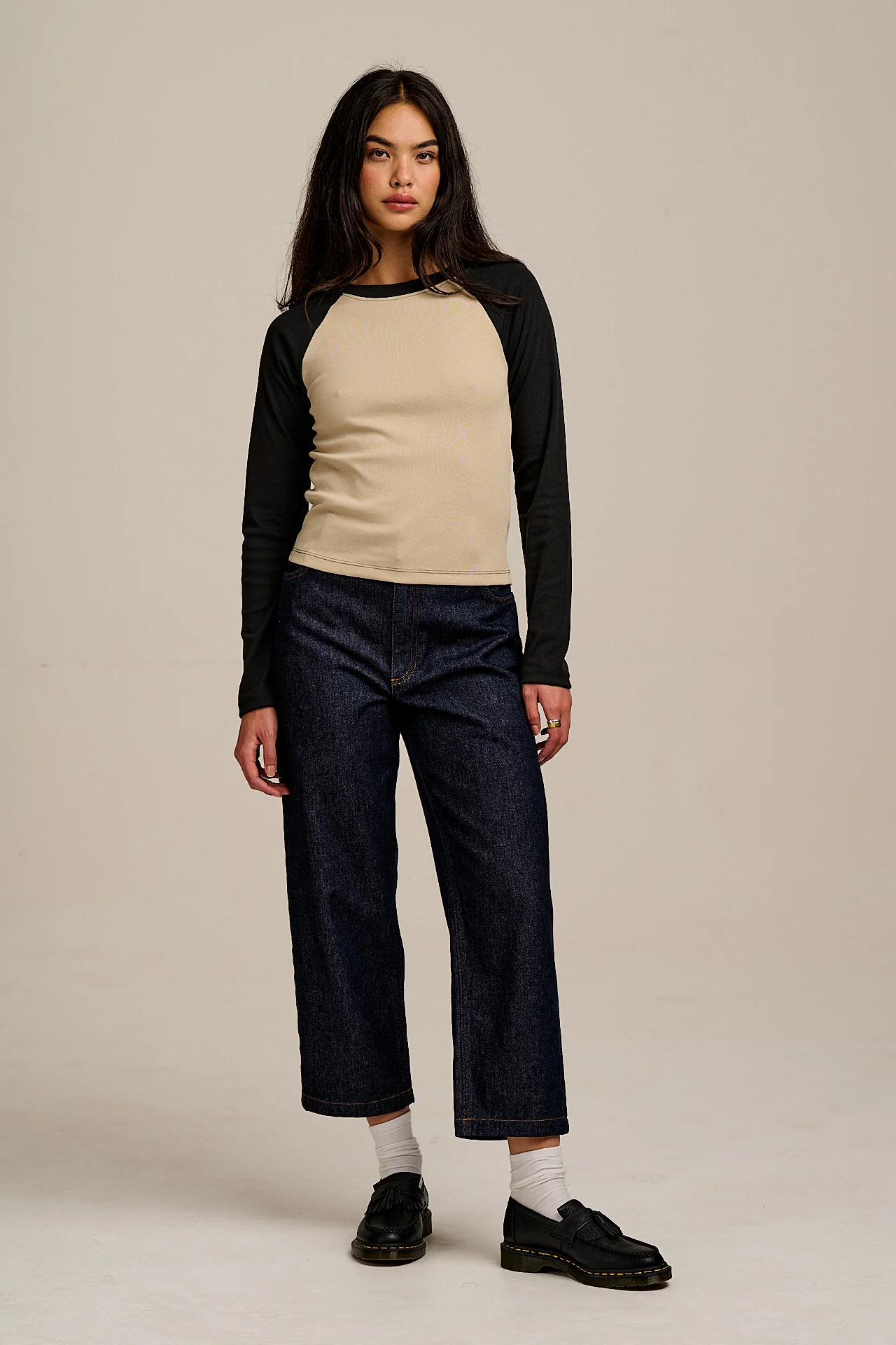 Avi - Long Sleeve Raglan Tee in Black & Beige