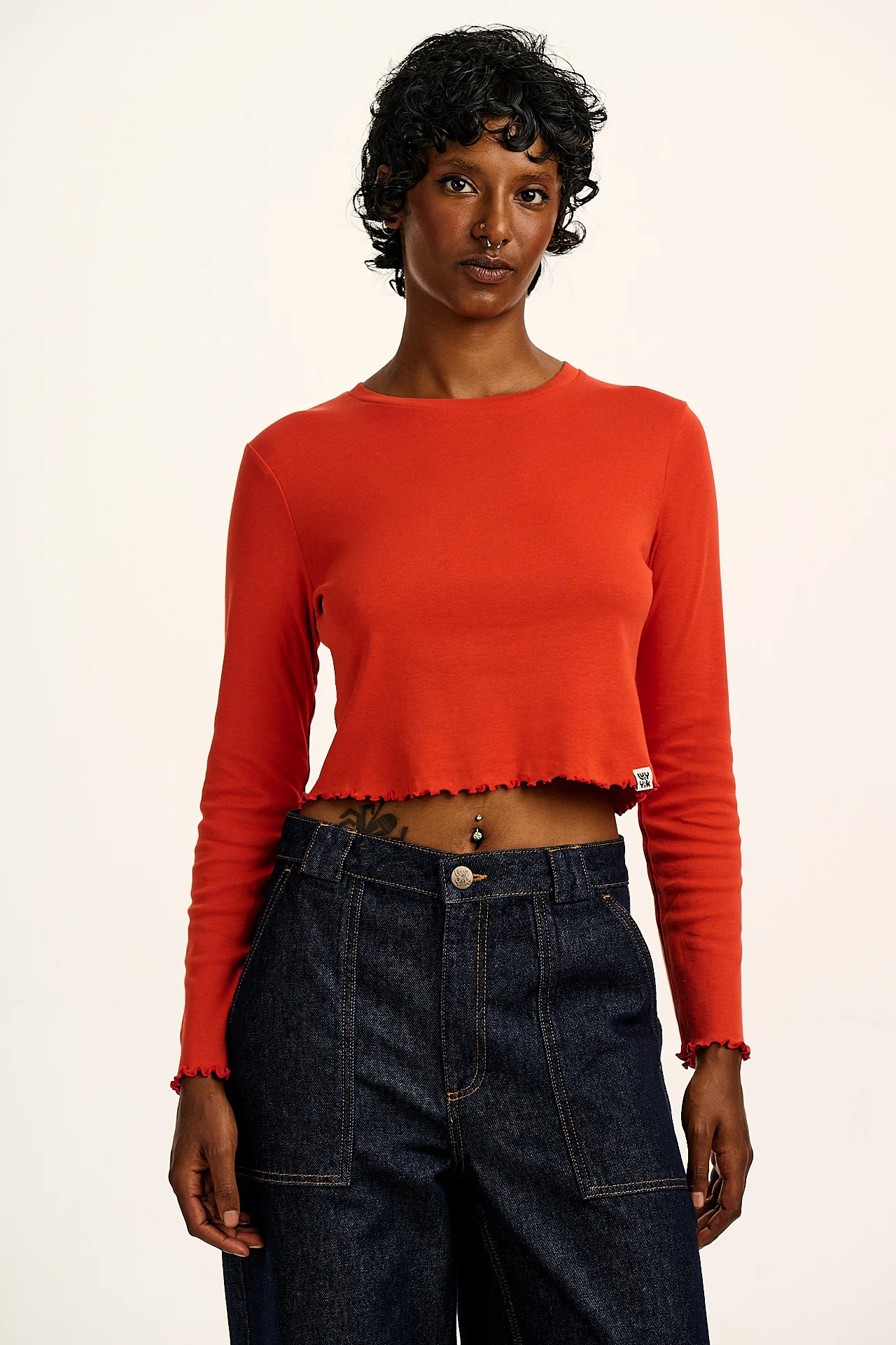Hansel - Long Sleeve Cotton Crop Top in Red