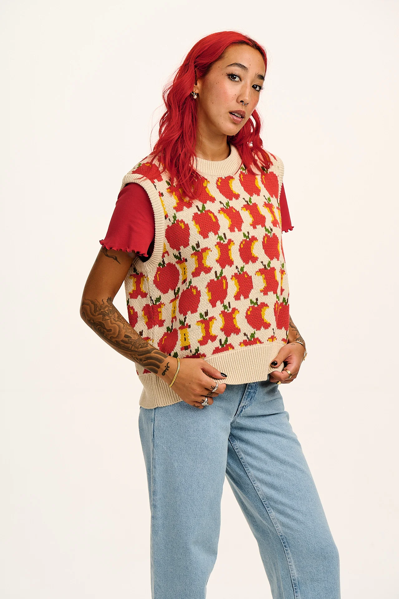 Saffle - Knitted Sweater Vest in Red Apples