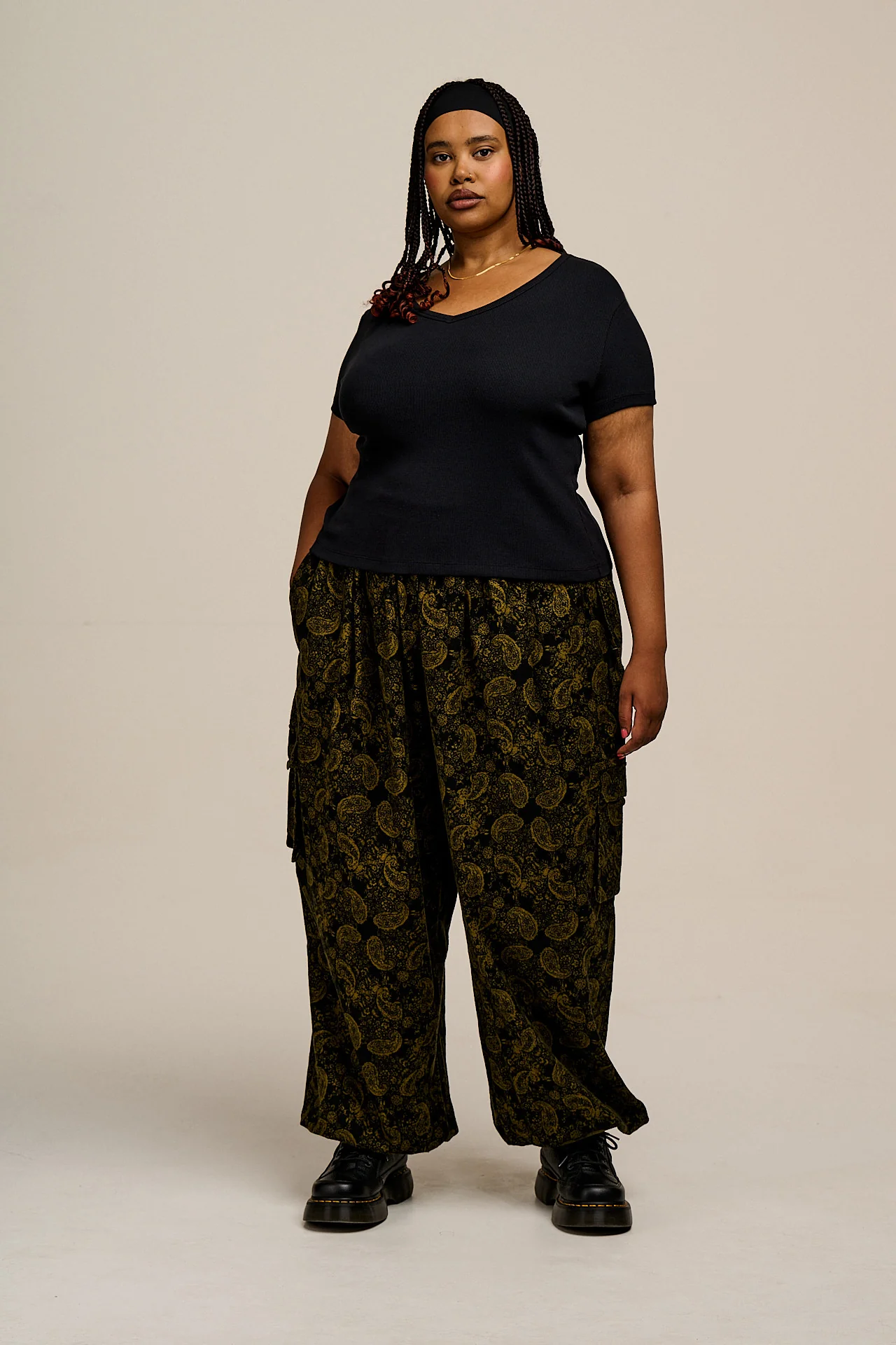 Ivy - Ribbed Cotton V Neck Tee in Black