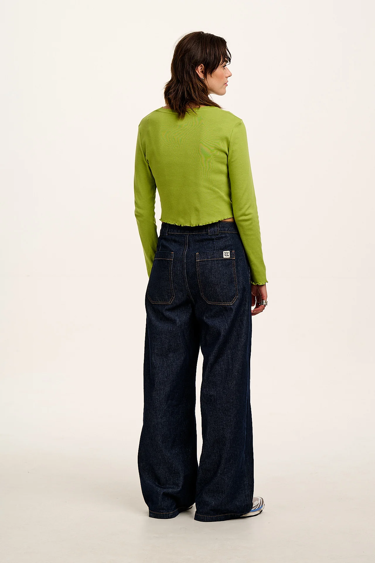 Hansel - Long Sleeve Cotton Crop Top in Lima Bean Green