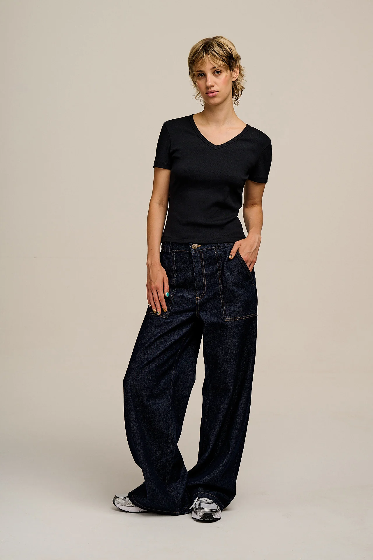 Ivy - Ribbed Cotton V Neck Tee in Black