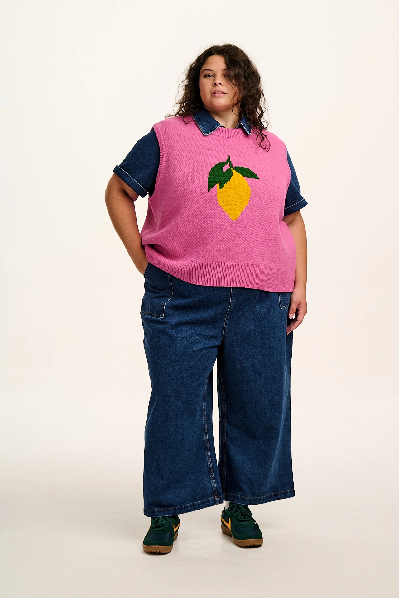 Saffle - Knitted Sweater Vest in Pink with Lemon