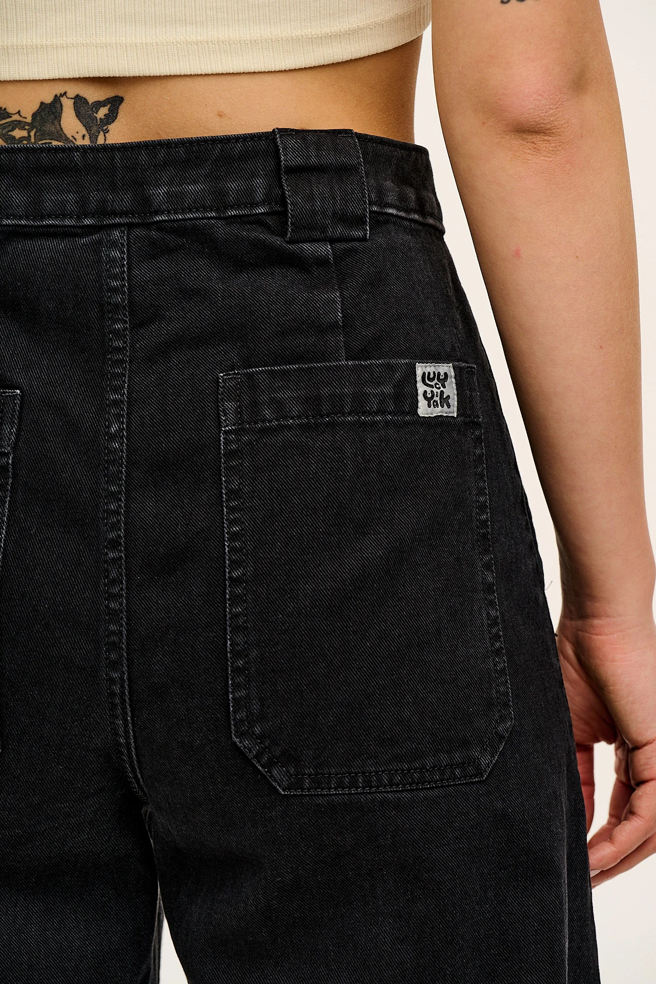 Delores - Wide Leg Denim Jeans in Washed Black