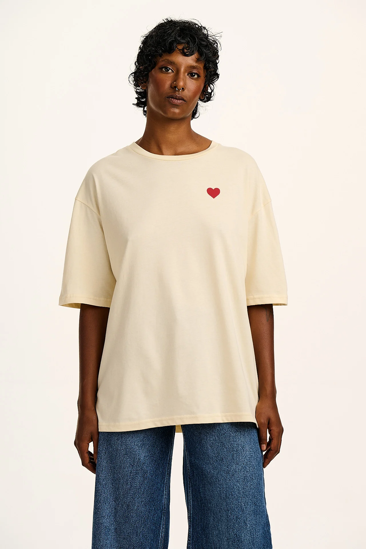 Benny - Organic Cotton Tee in Ecru with Logo Rainbow Stripe Print