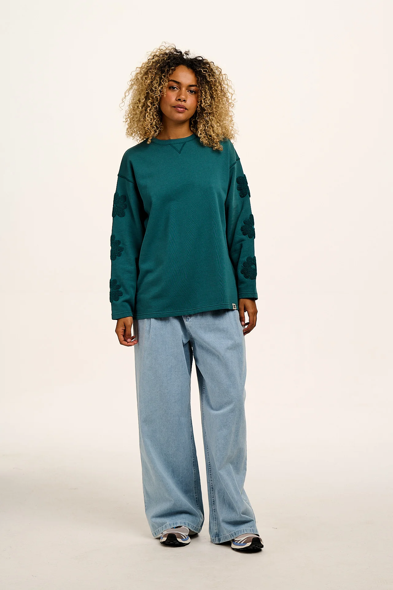 Kai - Midweight Cotton Crew Neck Sweatshirt in Teal Tucker with Flower Motif