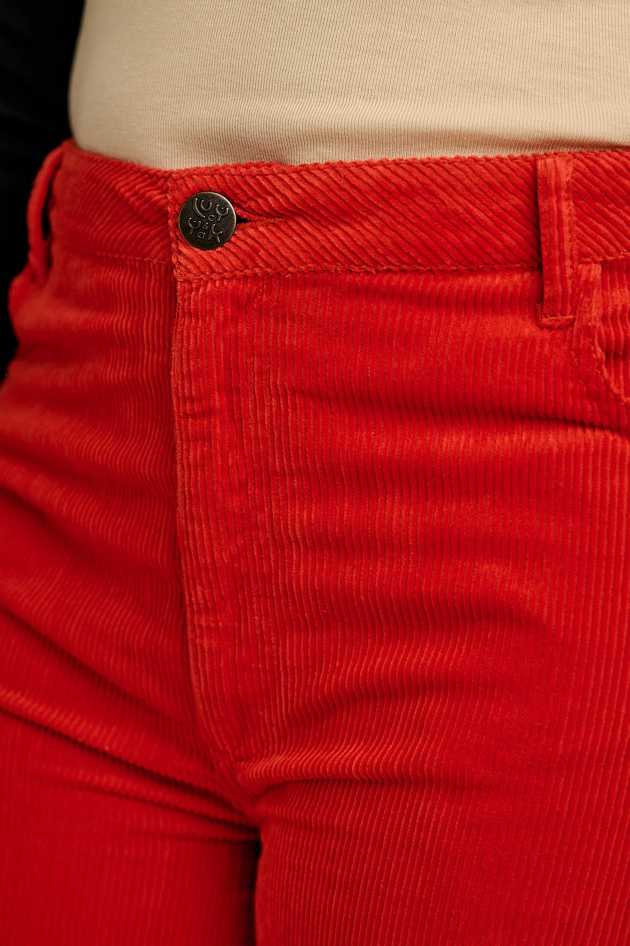 Drew - Straight Leg Corduroy Trousers in Red