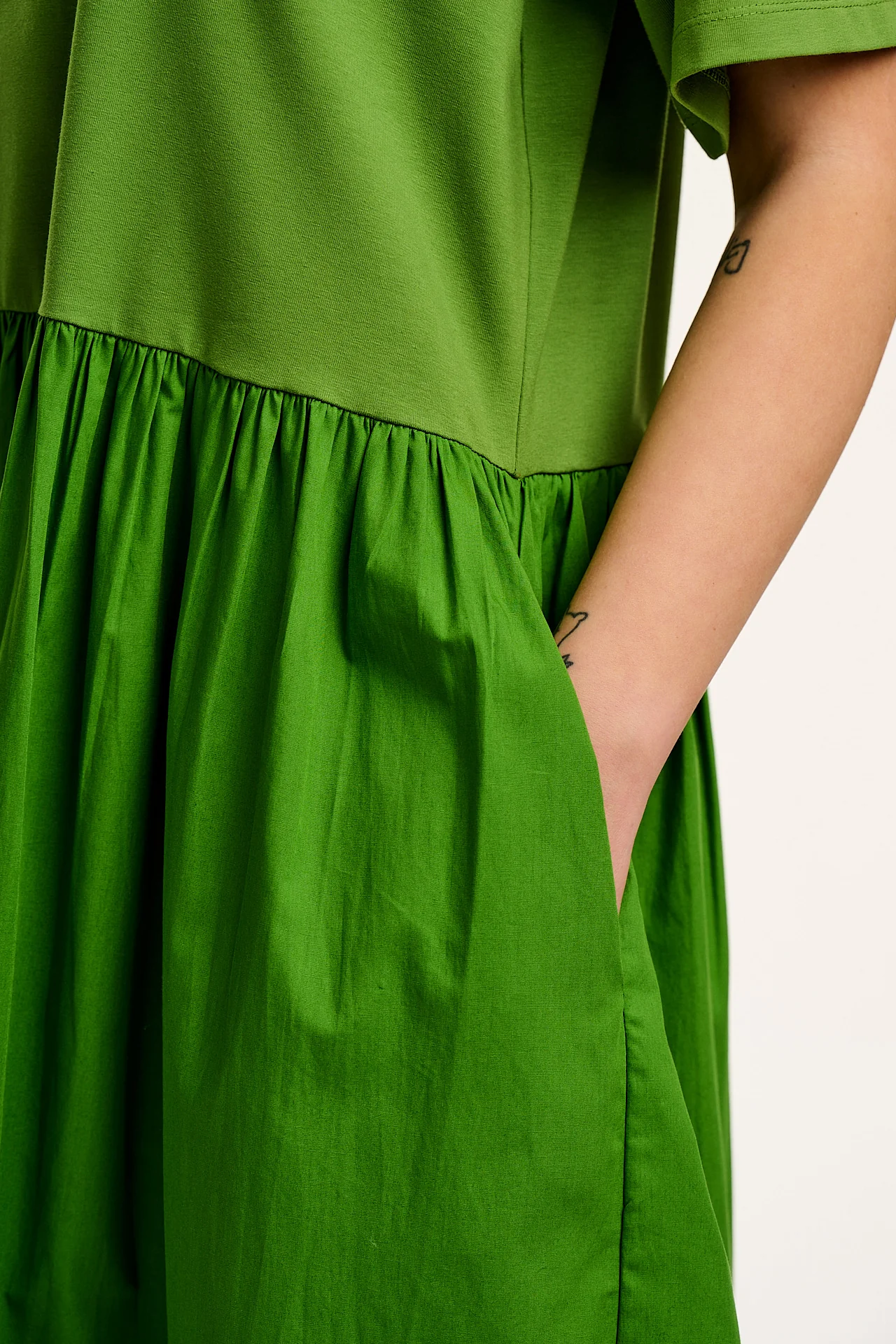 Georgia - Midi Dress in Green