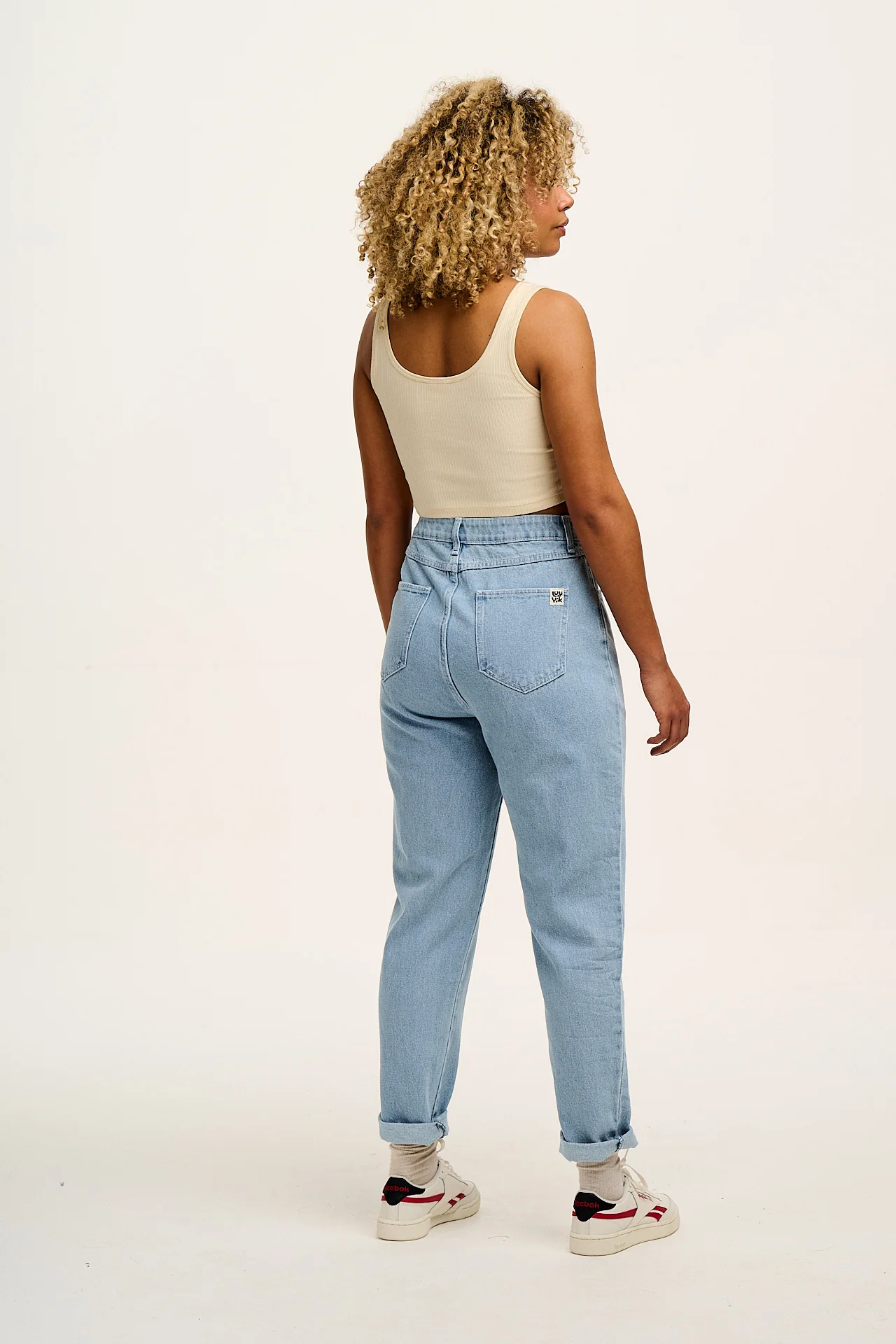 Dana - Mom Denim Jeans in Light Wash Blue