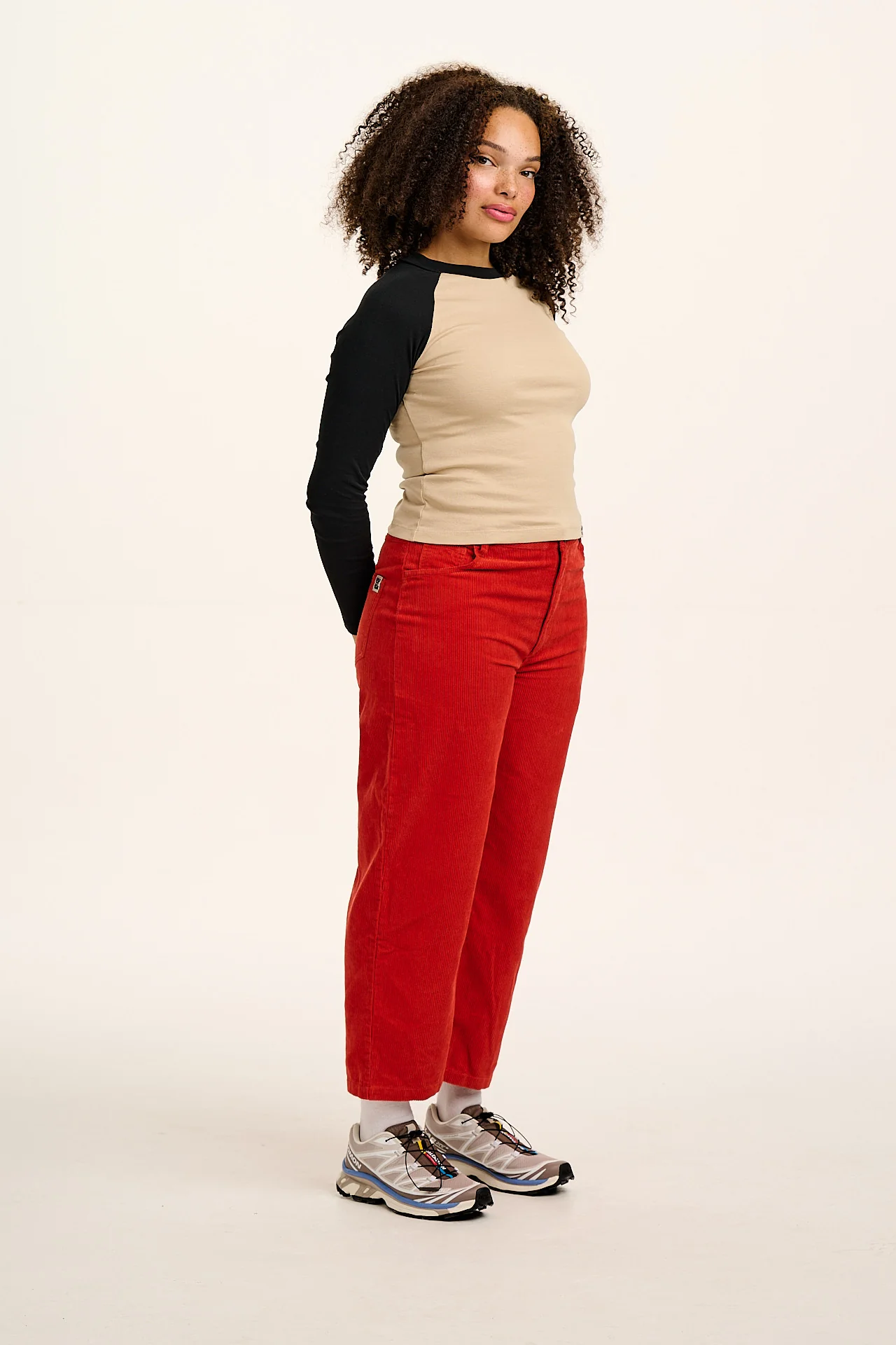 Drew - Straight Leg Corduroy Trousers in Red