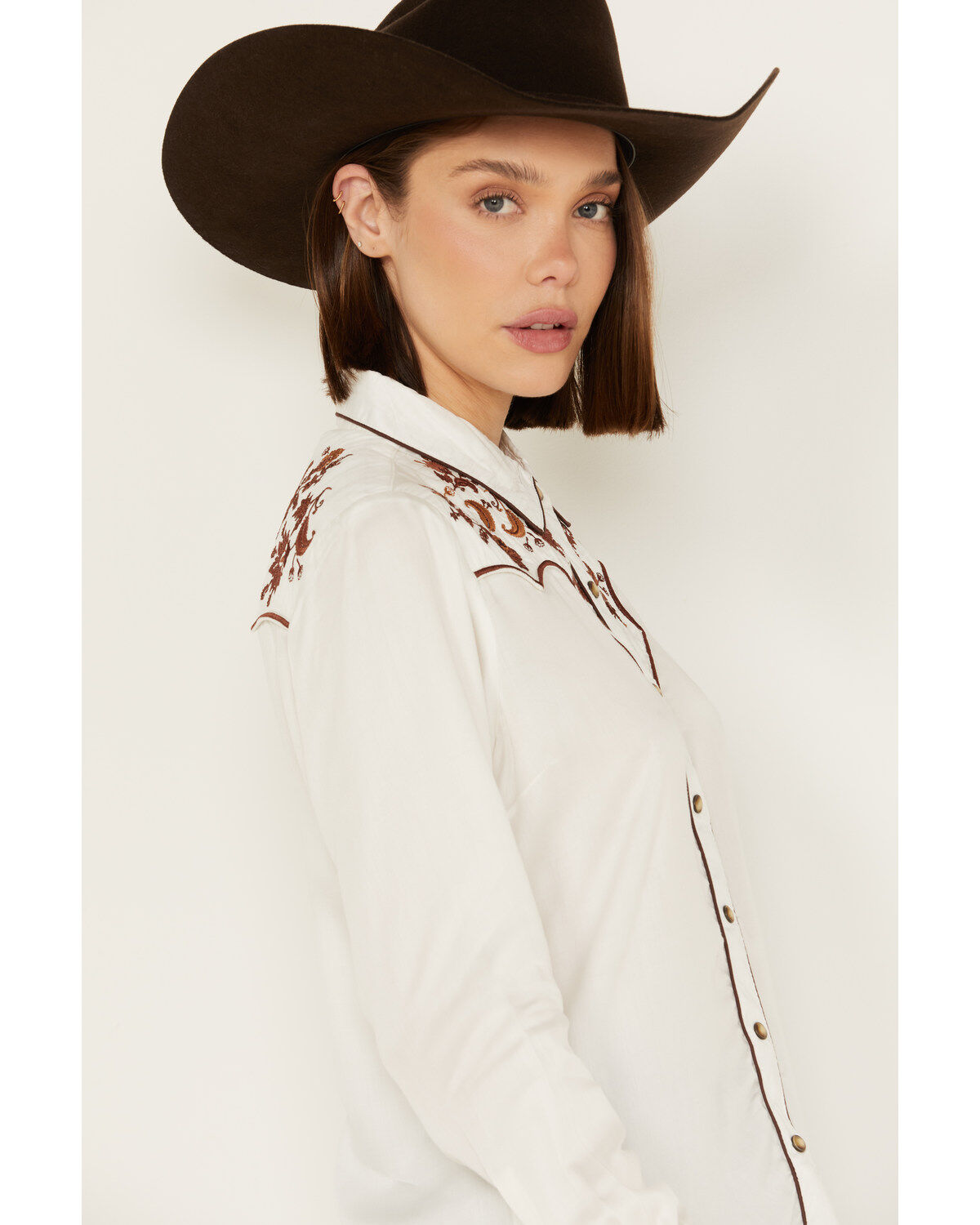 Ariat Women's Elsa Floral Embroidered Long Sleeve Snap Western Shirt