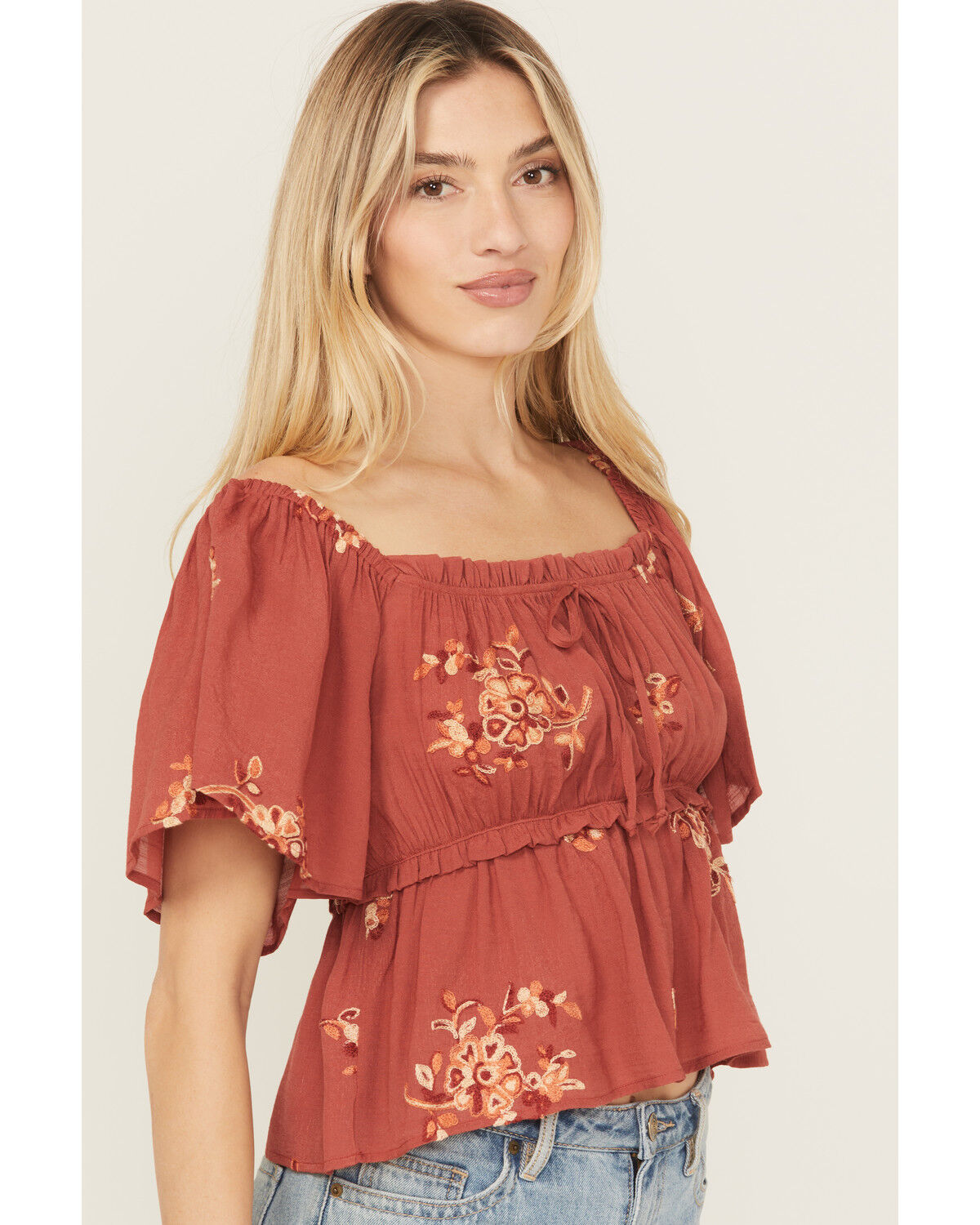 Wild Moss Women's Floral Embroidered Short Sleeve Peplum Top