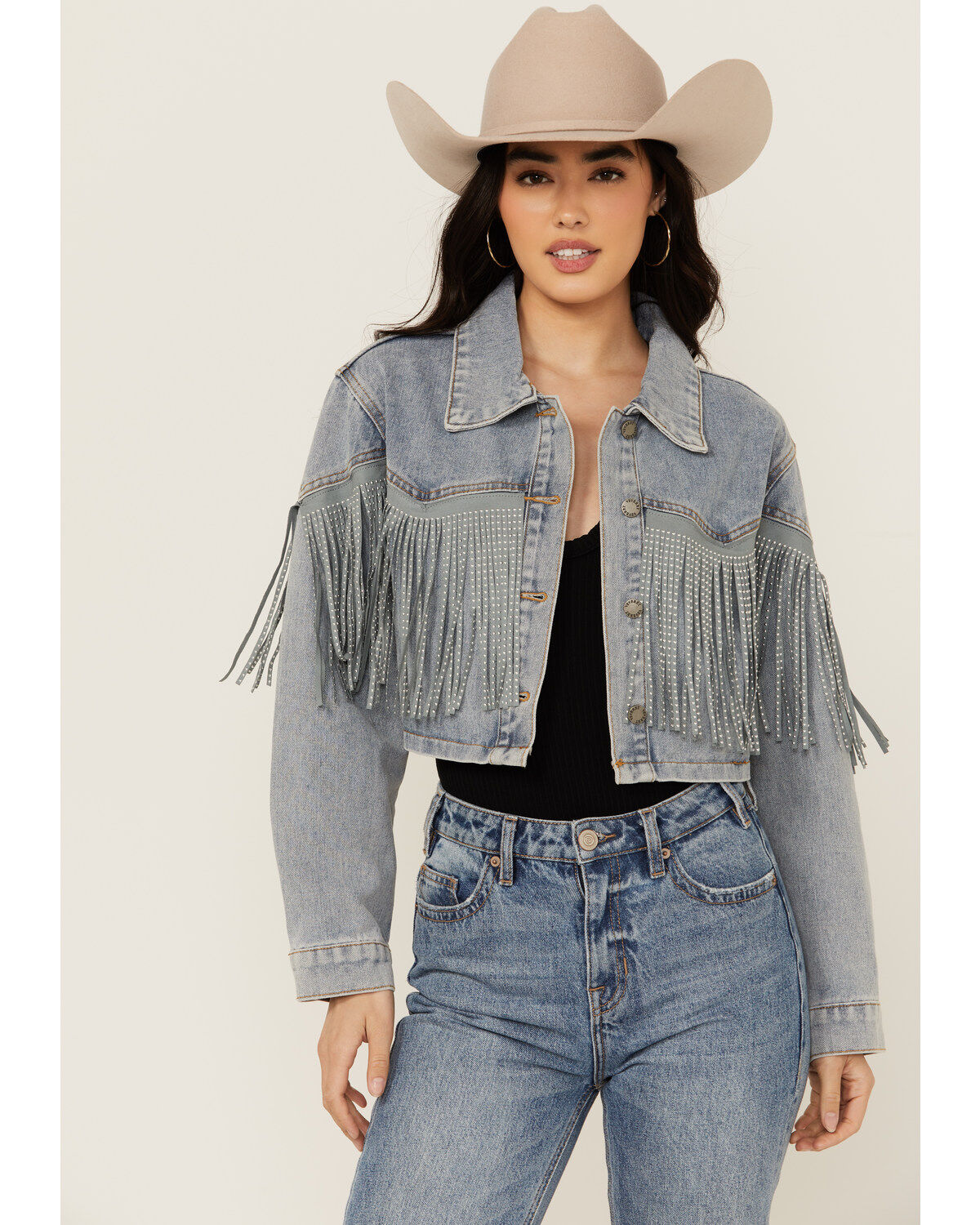 Veveret Women's Light Wash Studded Fringe Cropped Denim Jacket