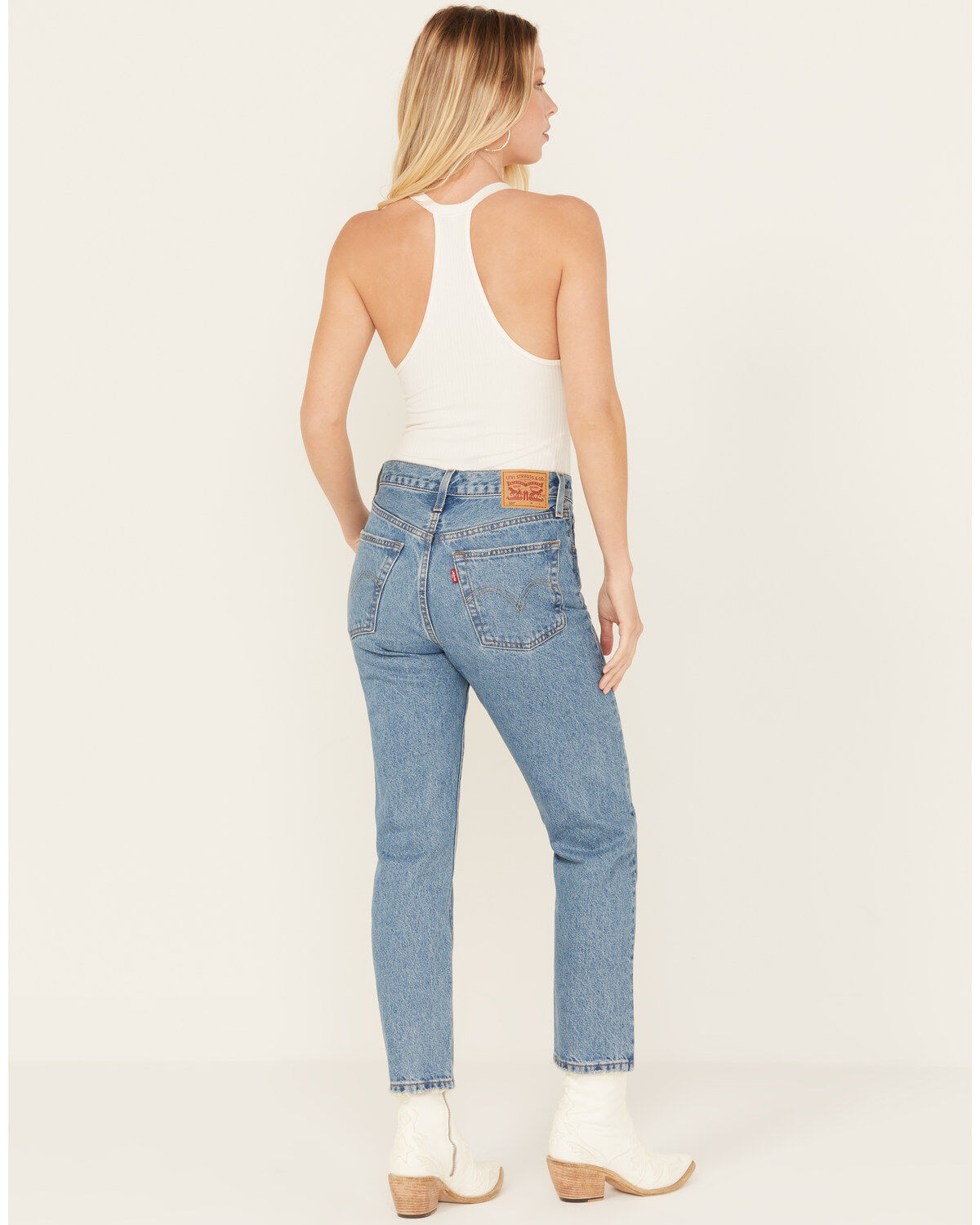 Levi's Women's Medium Wash High Rise Oxnard Athens Pushed 501 Cropped Jeans