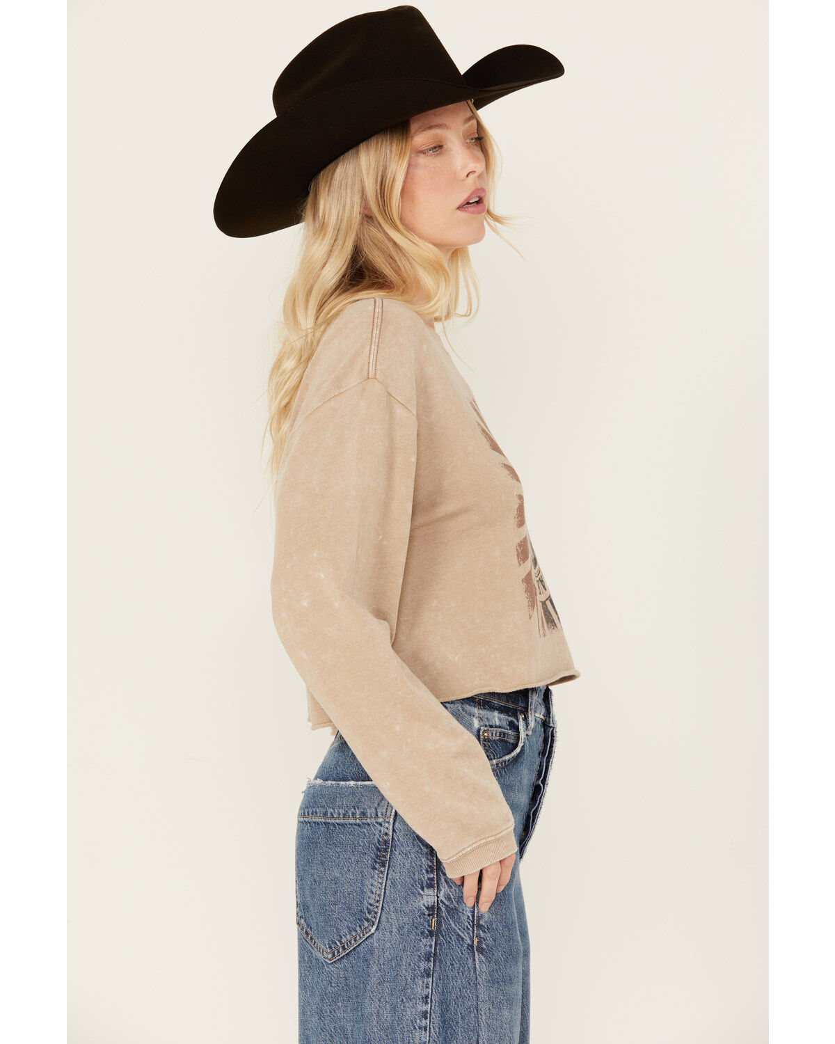 Cleo + Wolf Women's Love is Ale We Need Cropped Graphic Sweatshirt