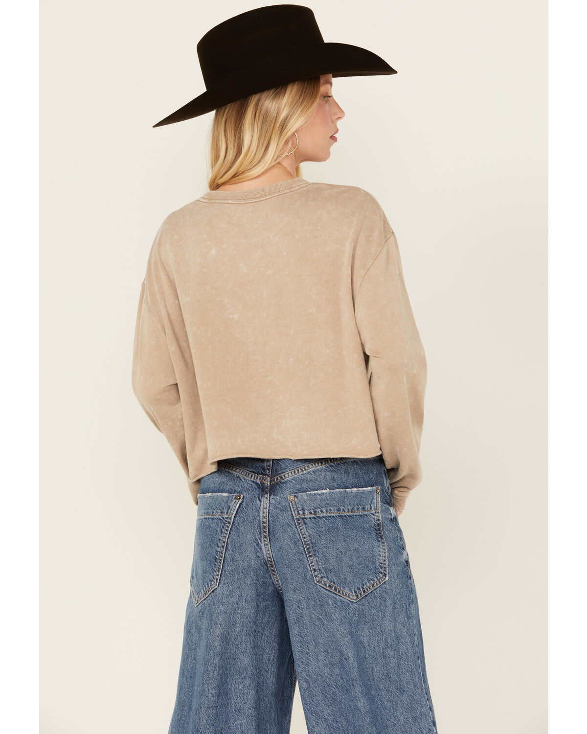 Cleo + Wolf Women's Love is Ale We Need Cropped Graphic Sweatshirt