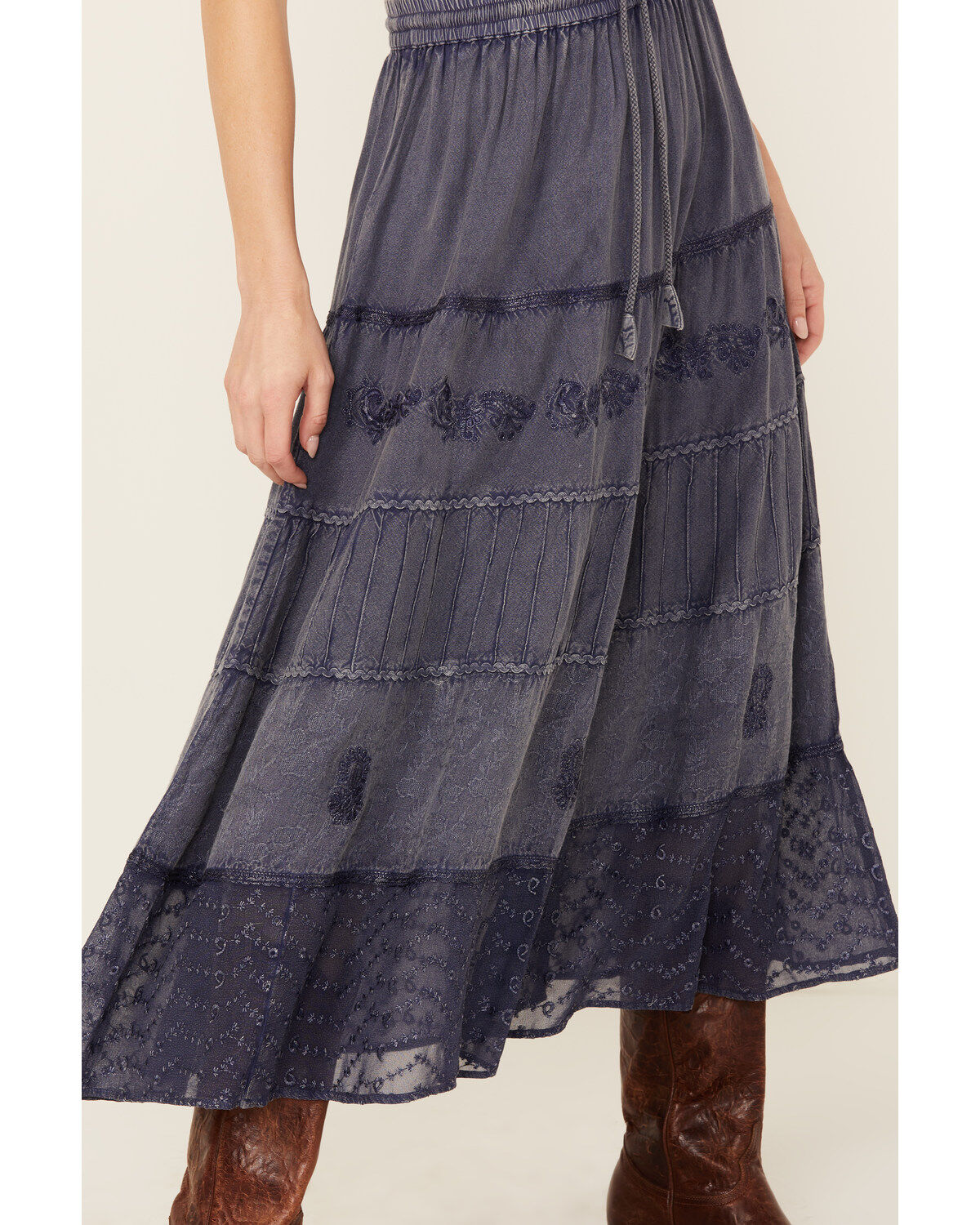 Gunit Women's Embroidered Midi Skirt