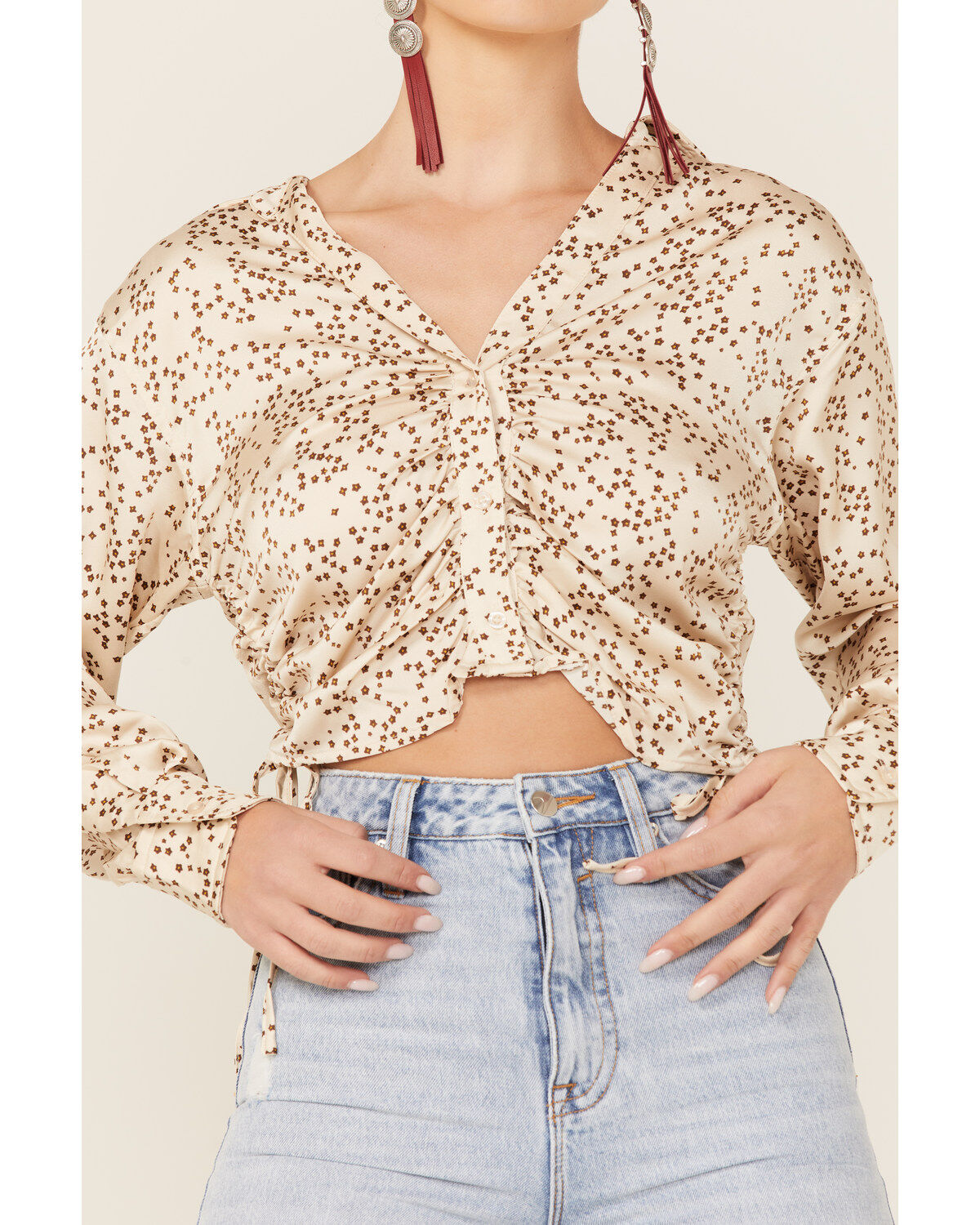 Lush Women's Taupe Star Print Cinch Front Long Sleeve Crop Top