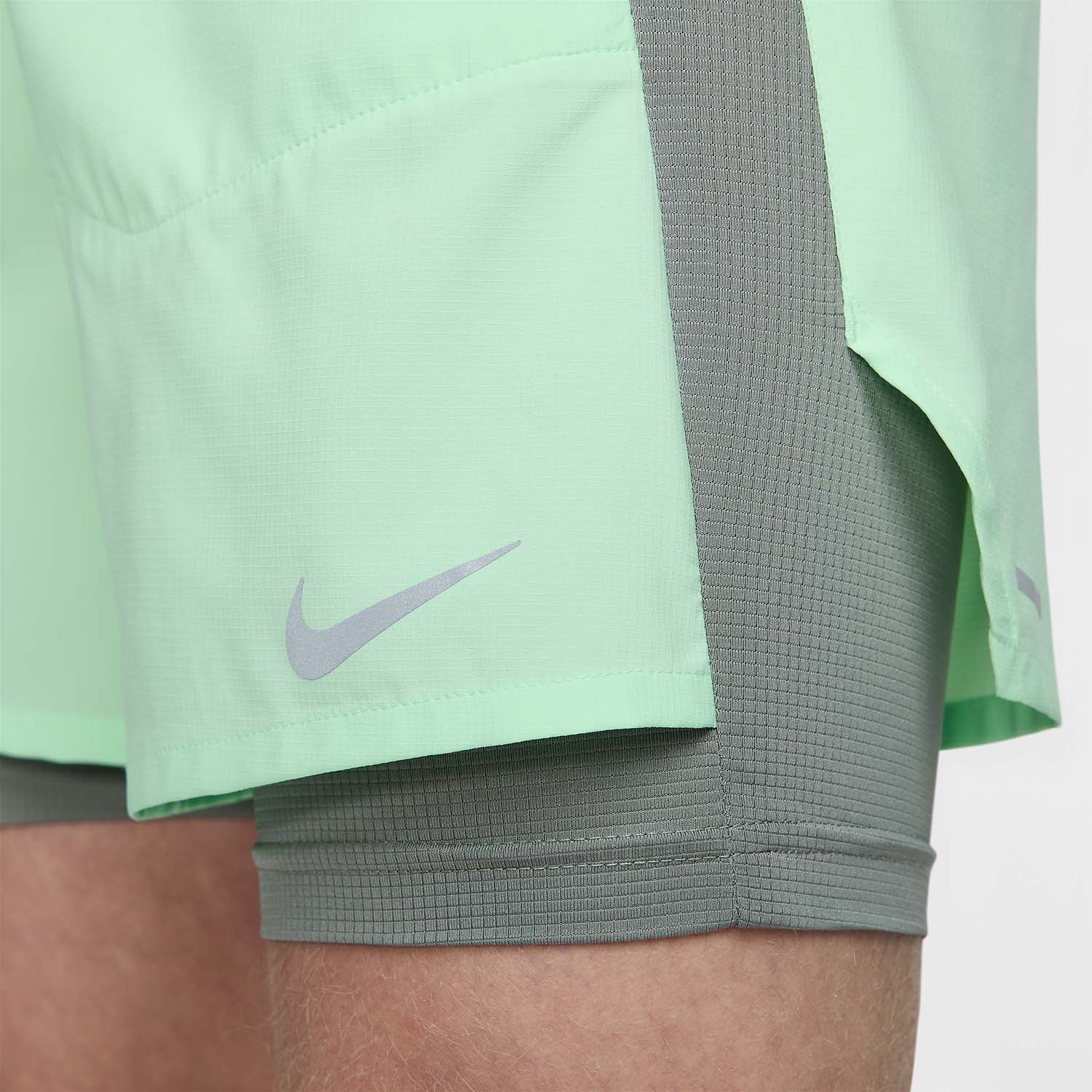 Nike Dri-FIT Stride Hybrid 2 in 1 5in Pantaloncini Vapor Green/Dark Stucco/Reflective Silver