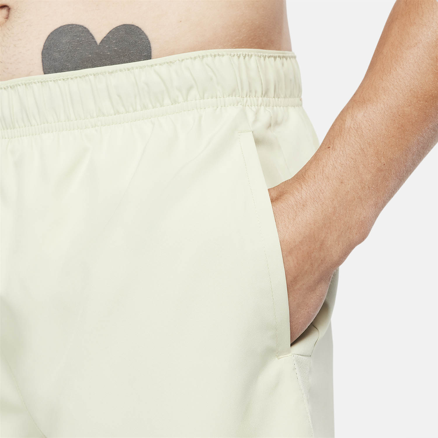 Nike Challenger Logo 7in Pantaloncini Olive Aura/Reflective Silver