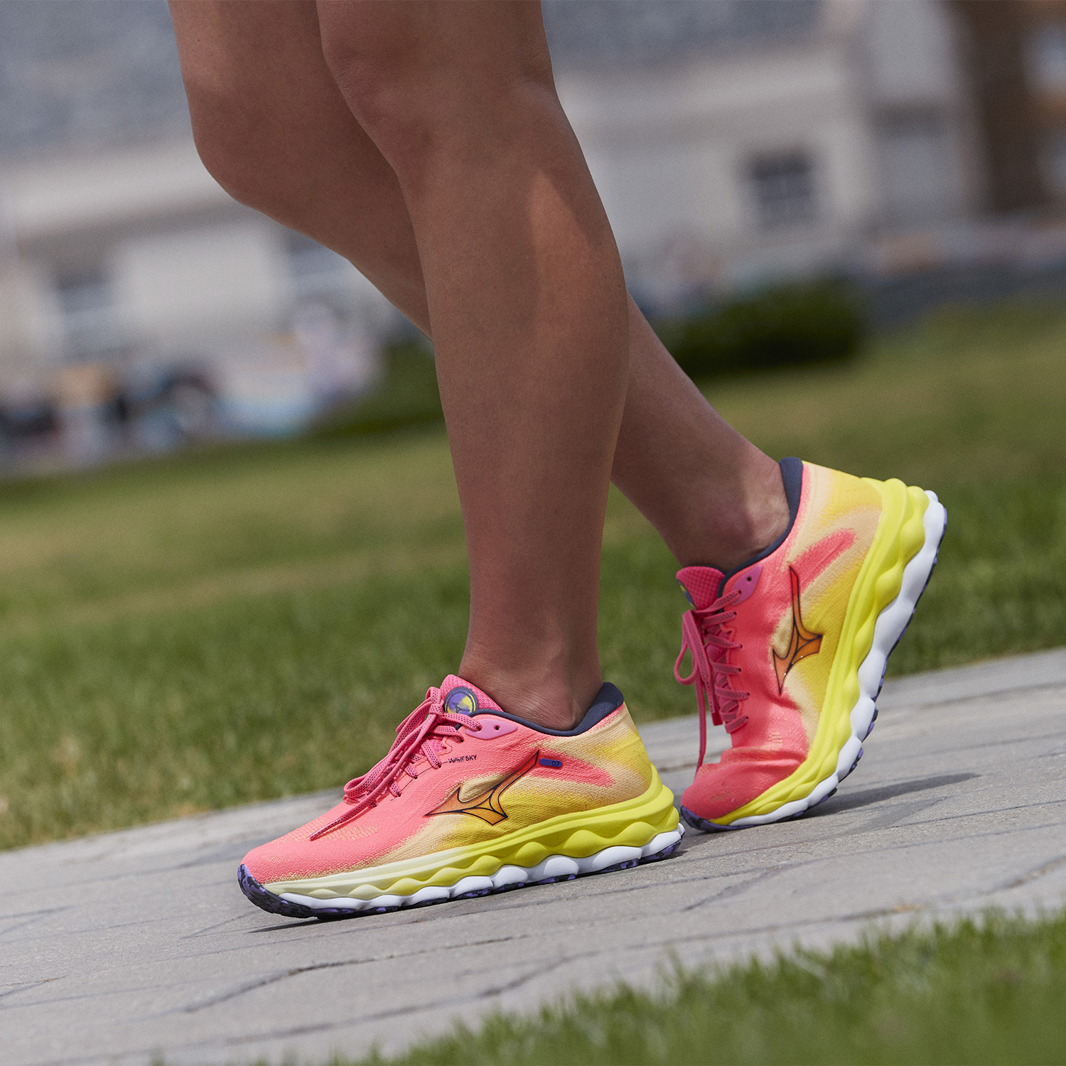 Mizuno Wave Sky 7 High Vis Pink/Ombre Blue/Bolt 2 Neon