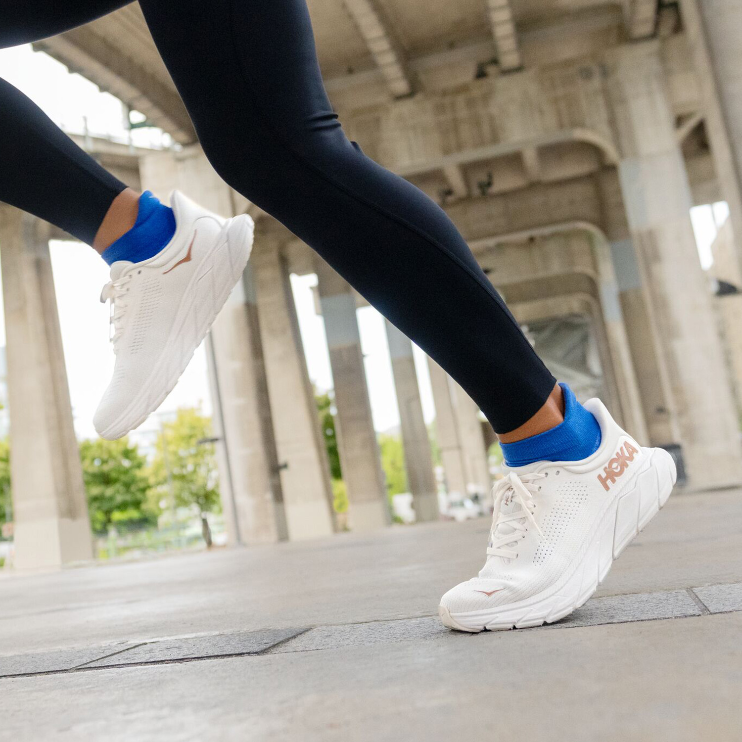 Hoka Arahi 7 Blanc De Blanc/Rose Gold