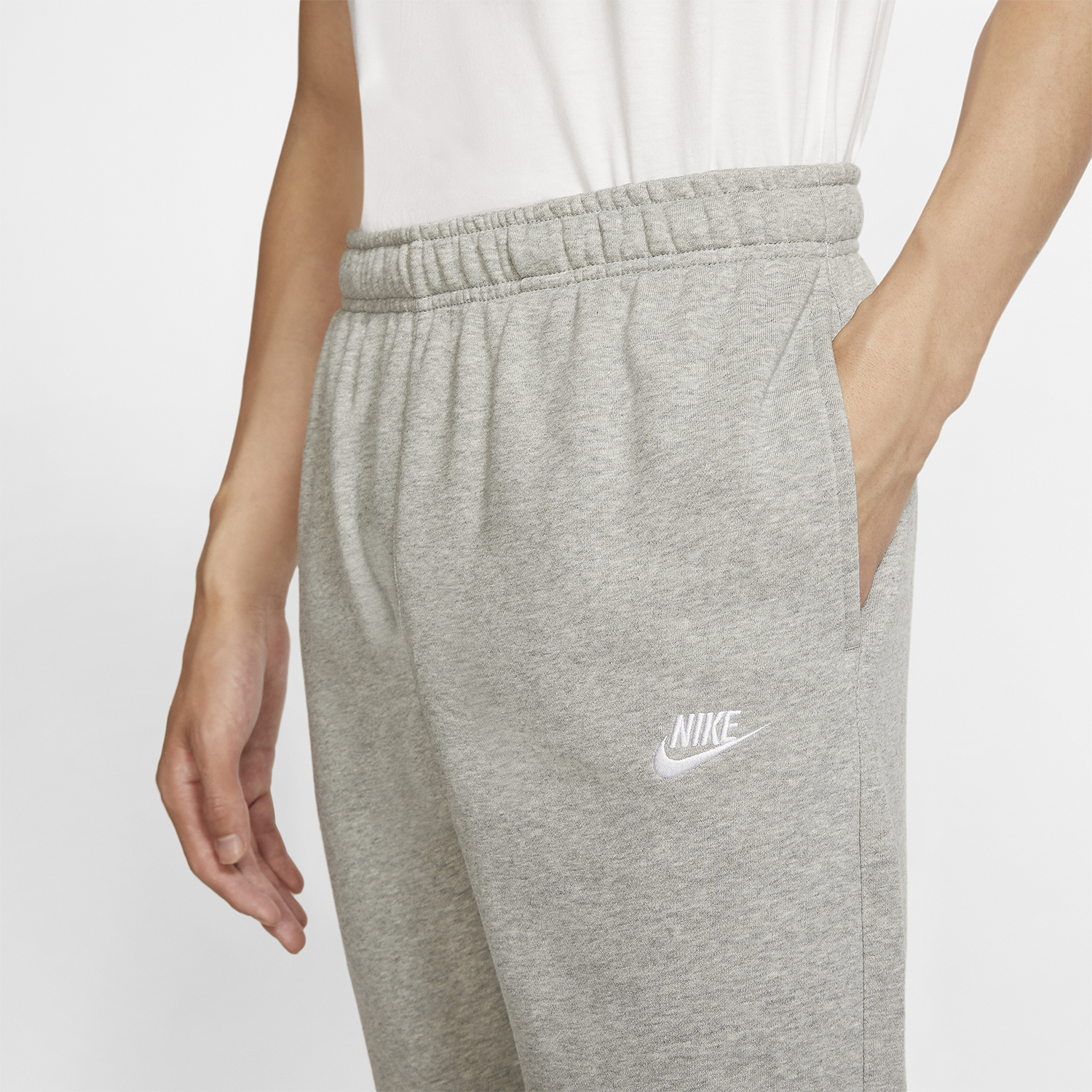 Nike Club Pantaloni Dark Grey Heather/Matte Silver/White