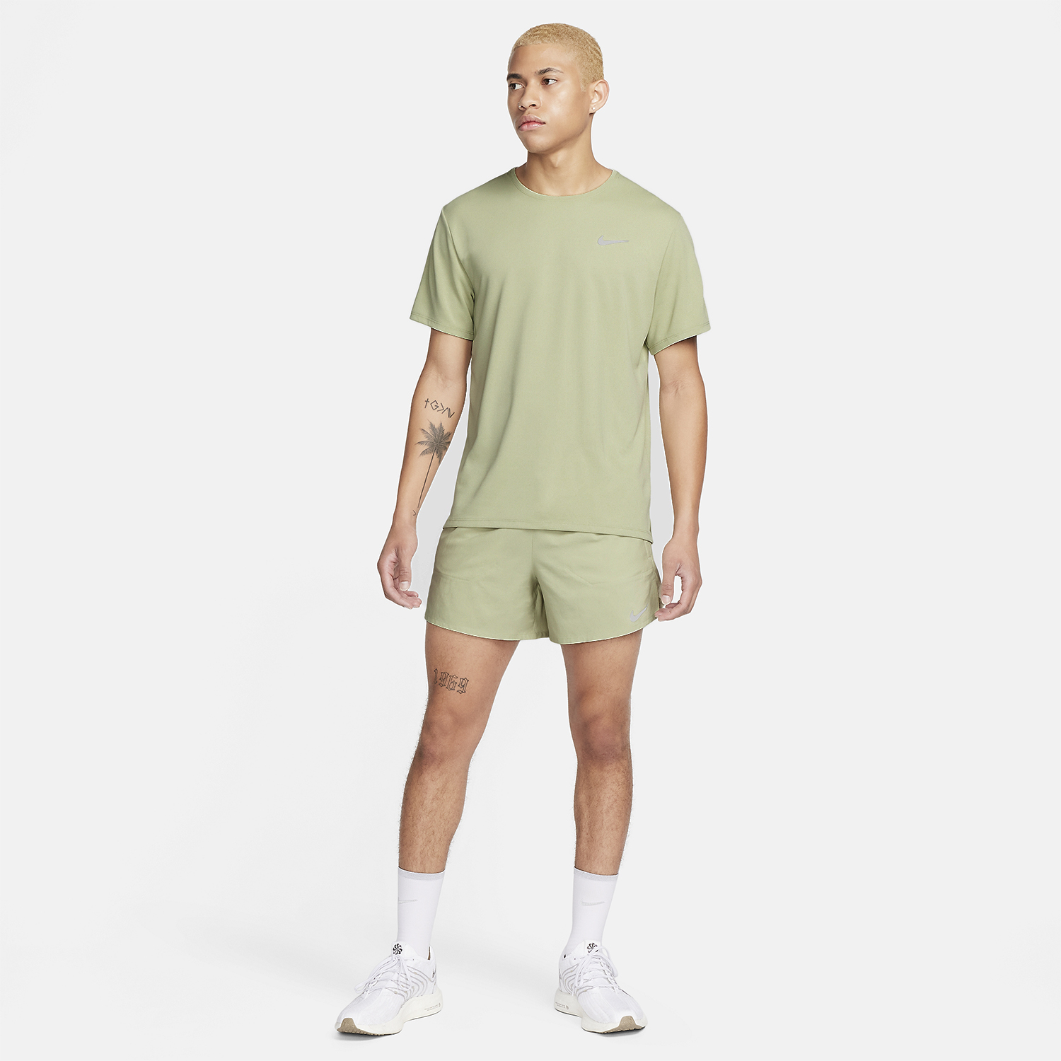 Nike Dri-FIT Stride 5in Pantaloncini Olive Aura/Dark Stucco/Reflective Silver